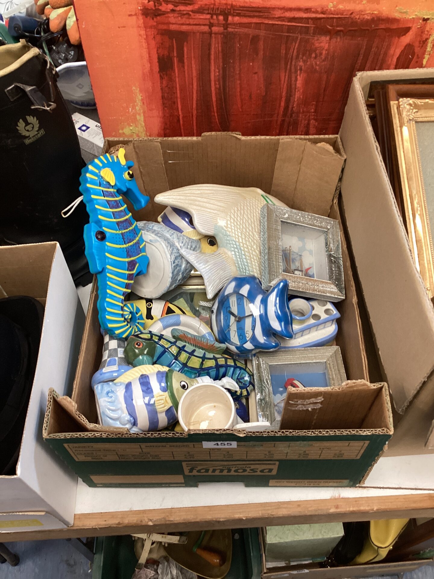 455 box of mixed novelty bathroom decorative items Badgers Auctions