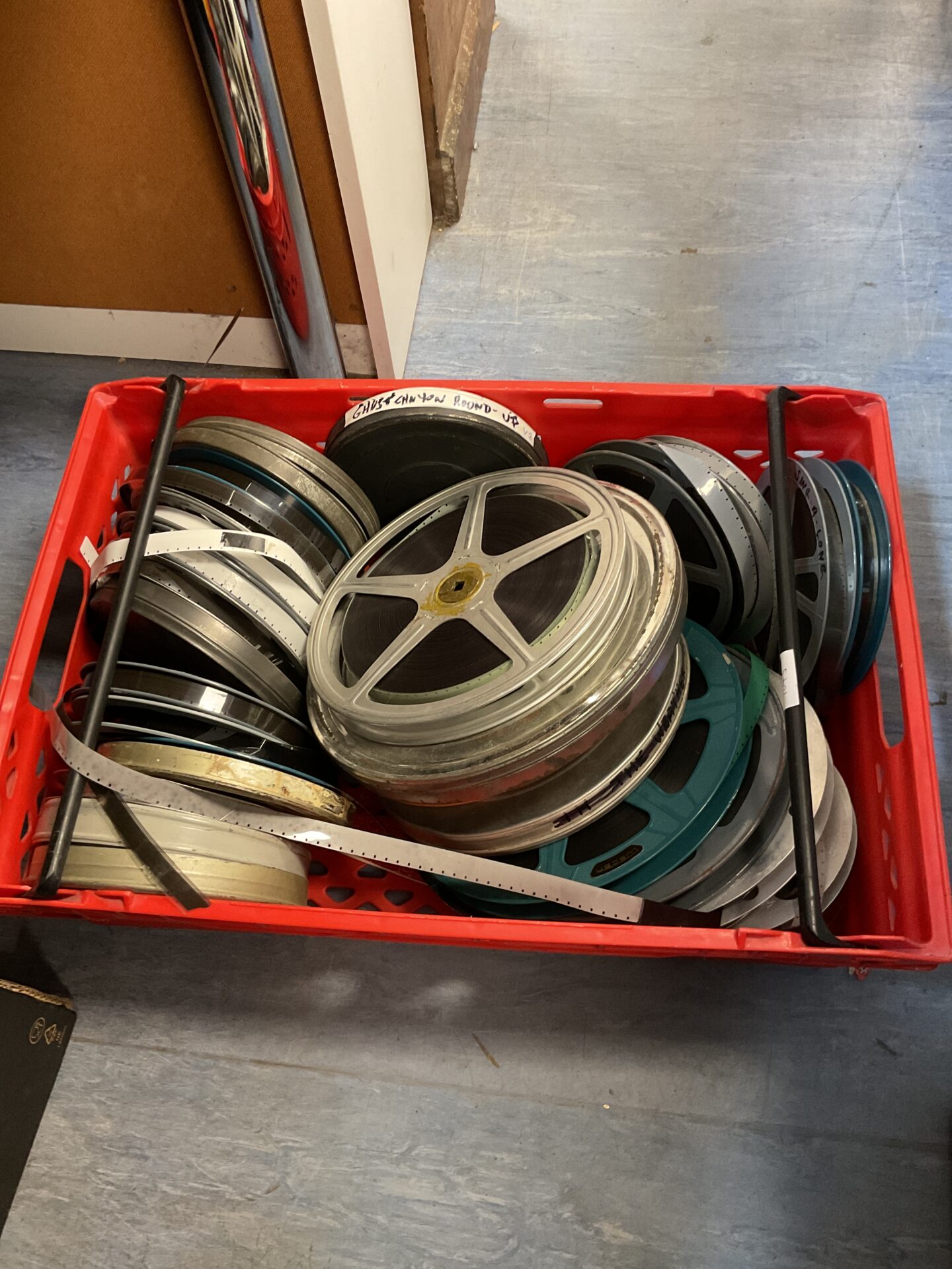 195 tray full of 16mm film reels – Badgers Auctions