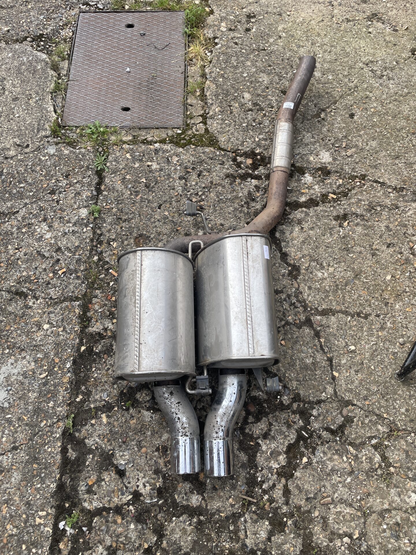 thumbnail image 2 of Stainless Steel Exhaust Y-Pipe For 2014-2017 Jeep Cherokee & Chrysler 200 3.2L/3.6L AWD 2 of 4