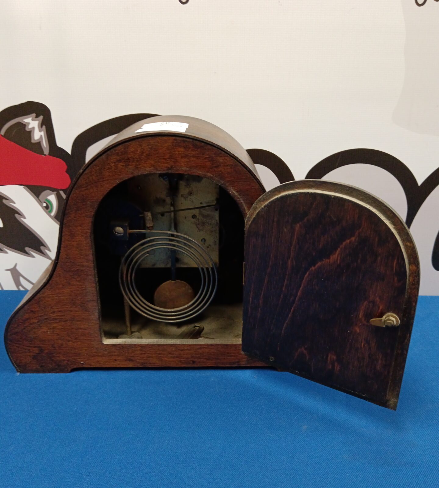 Antique mantle clock with pendulum & key - Image 2