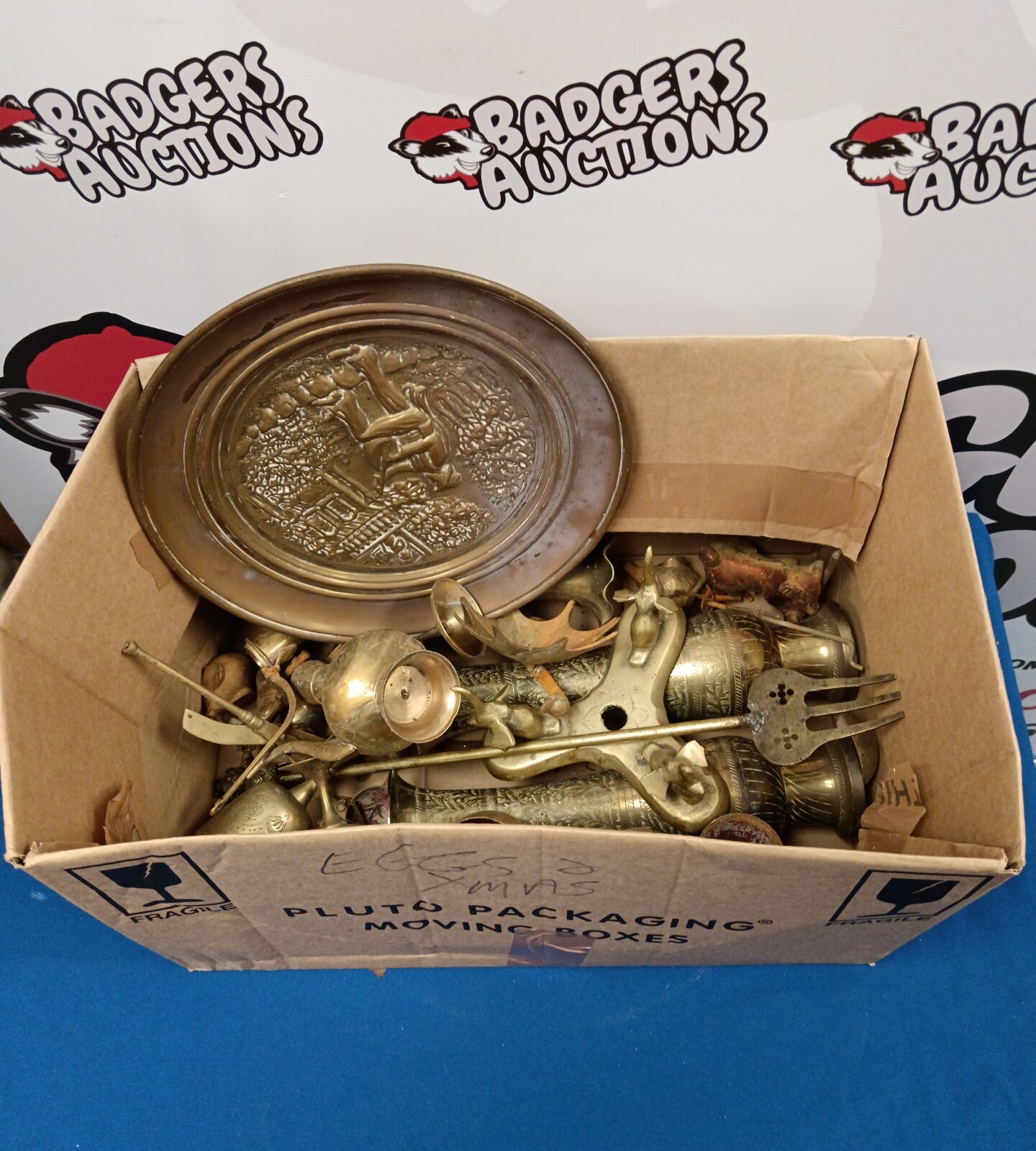 Box of mixed brass ware including vases