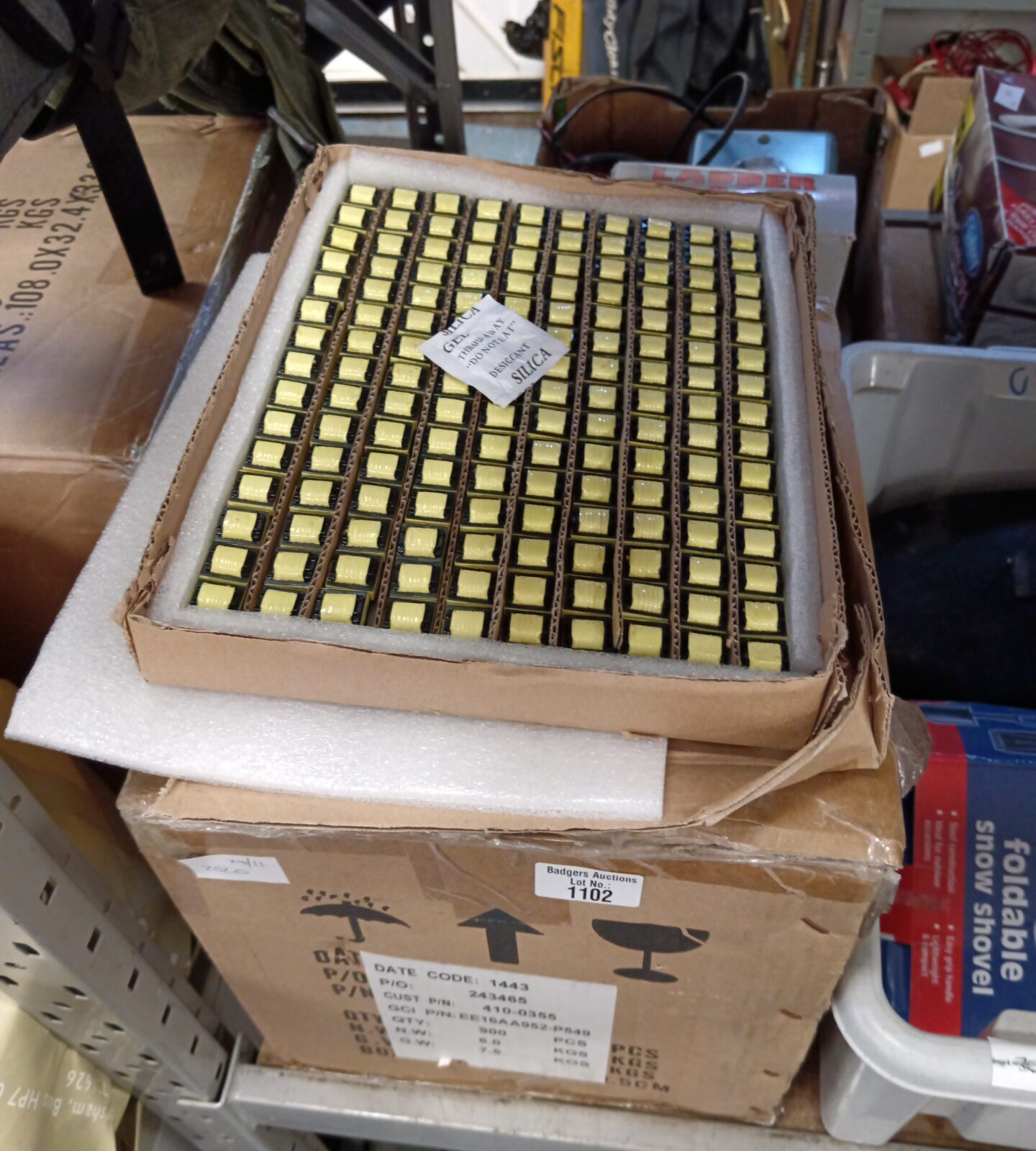 Box of 900 new lamp transformers