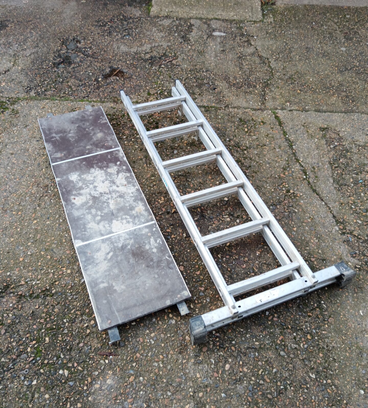 Lyte aluminium platform ladder