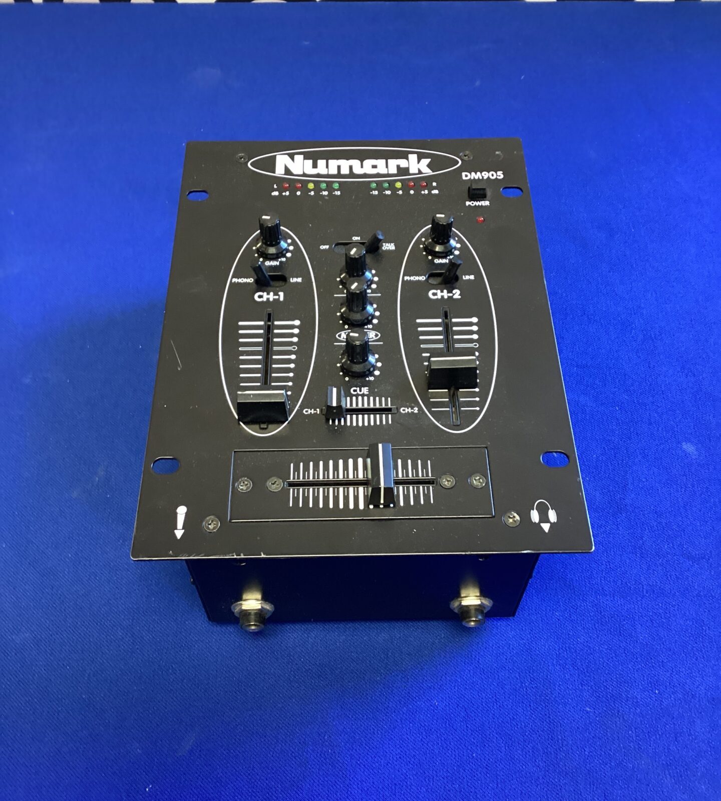 Numark DM905 two channel mixer