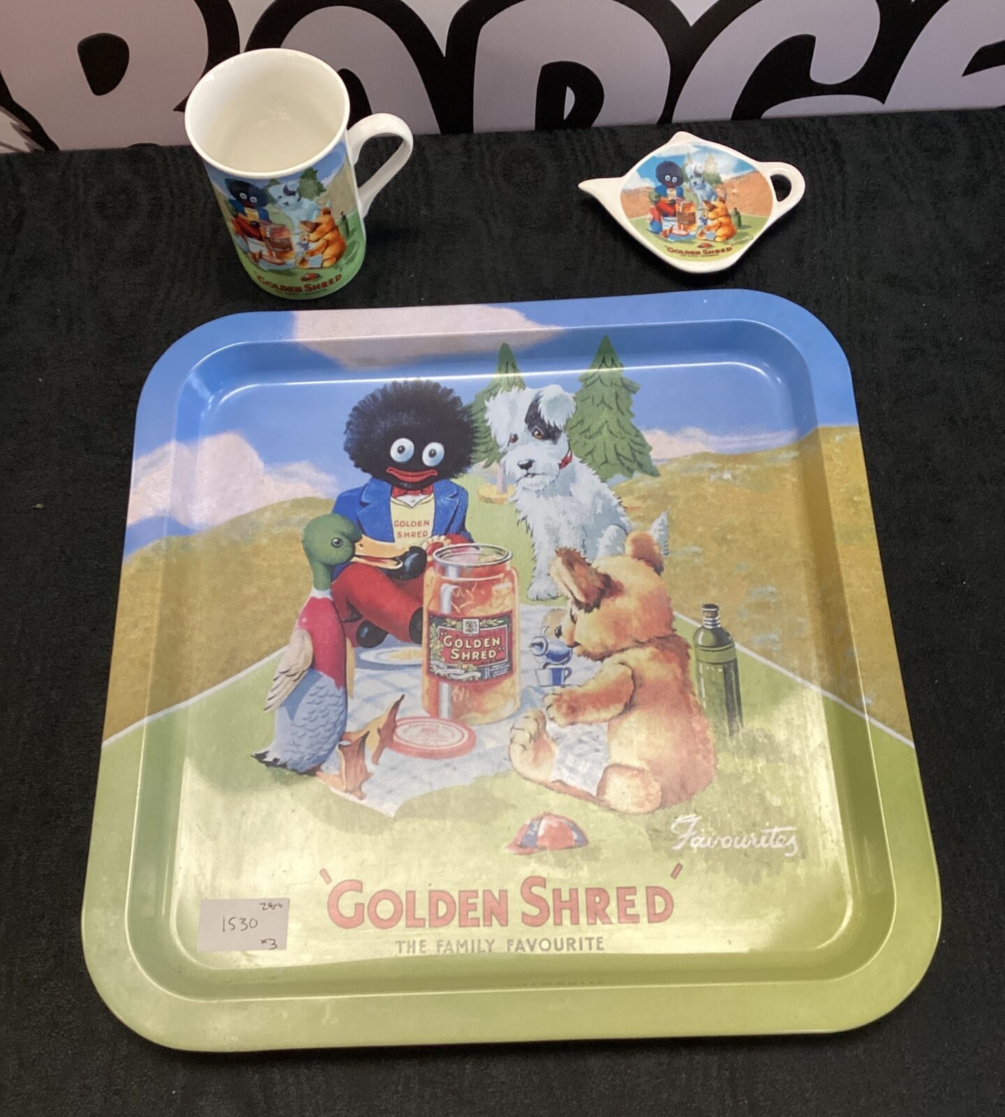 Golden shred serving tray with mug & saucer