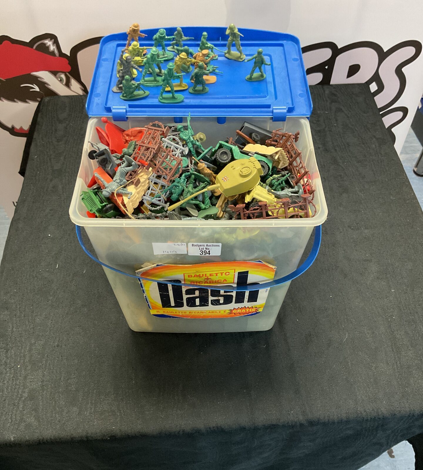 Box of dash soldiers and accessories