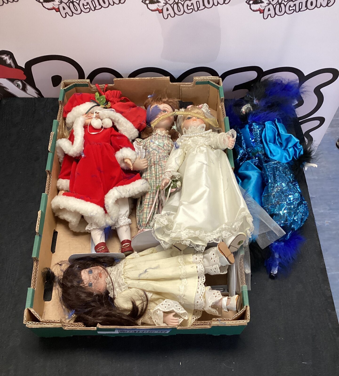 Tray of mixed dolls