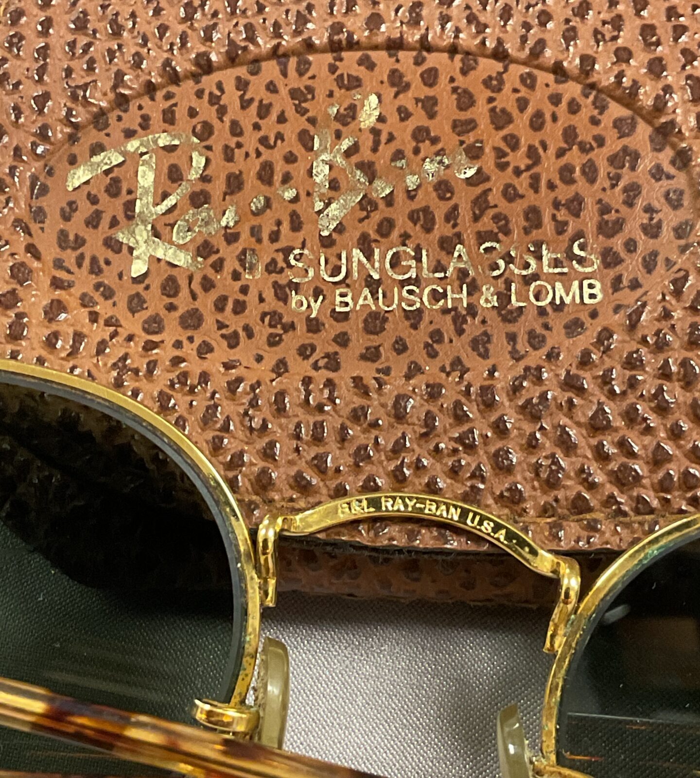 Pair of vintage Ray ban Bausch and Lomb sun glasses with original case - Image 2