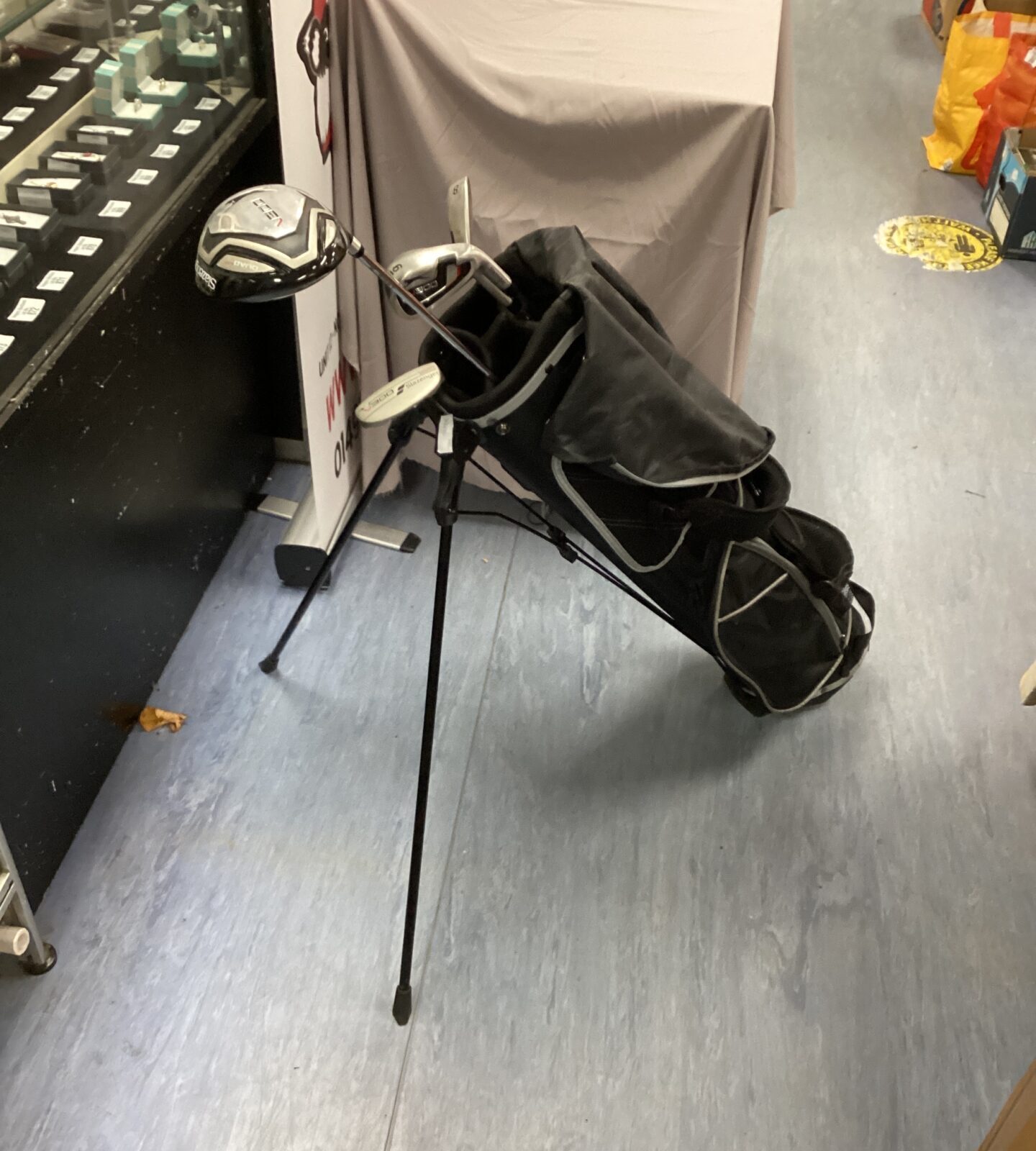 Golf bag with Slazenger Golf clubs