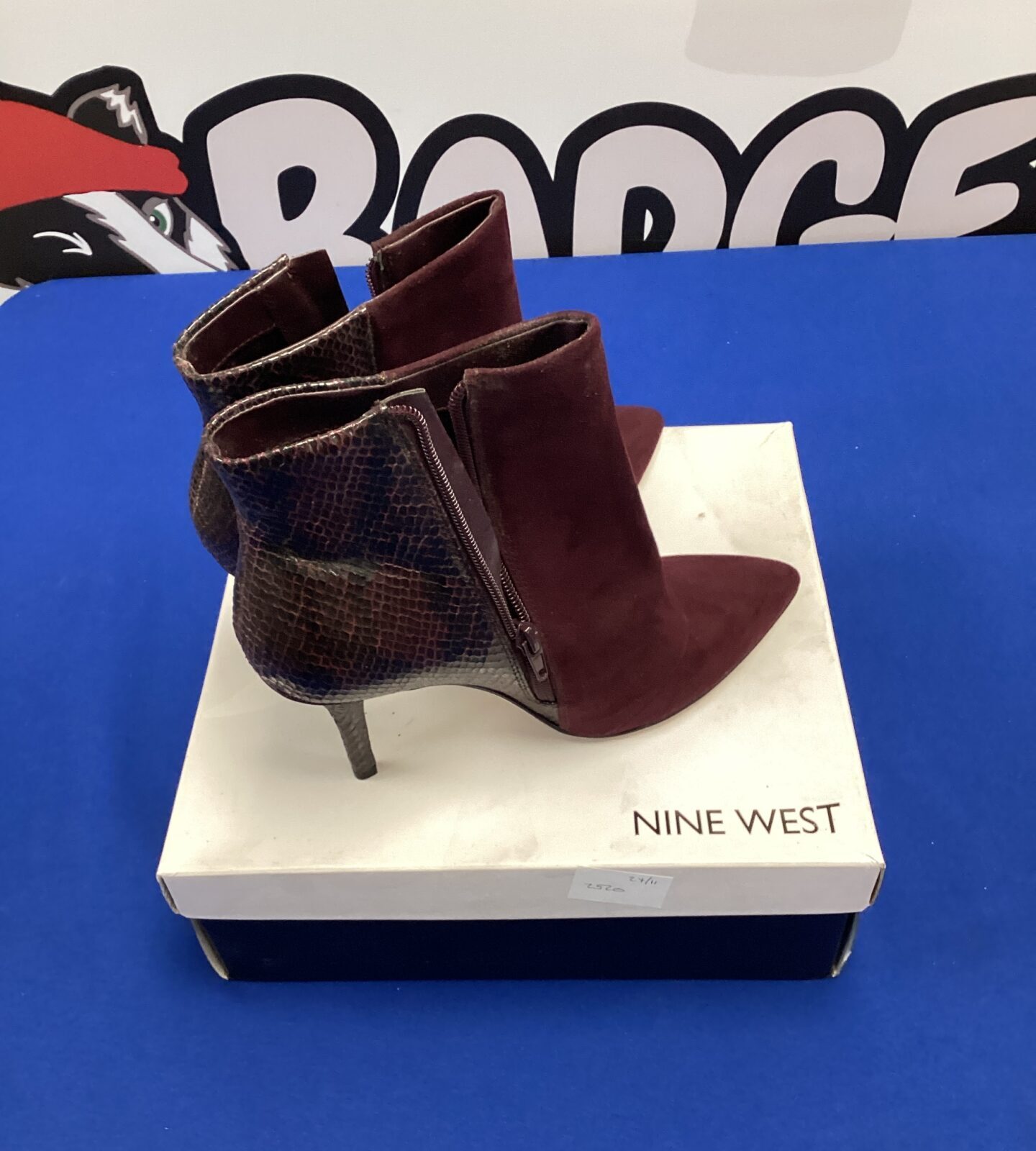 New Pair of size 8 nine west flagship ankle boots