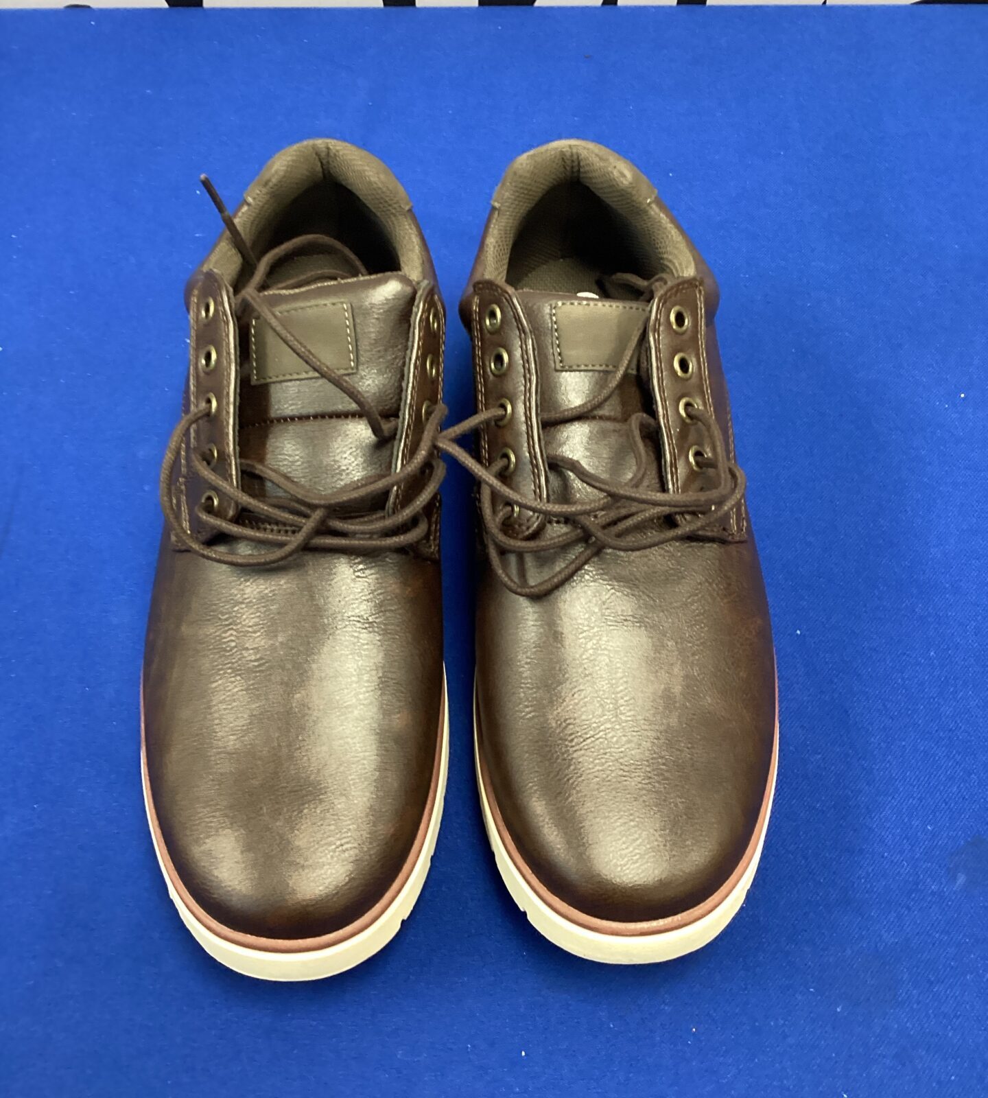 New pair of size 10 leather shoes for men