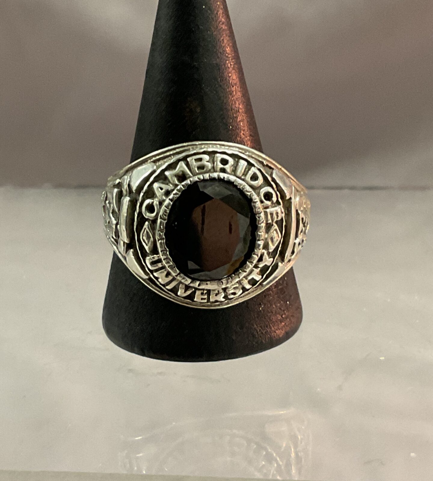 Hallmarked Sterling silver Cambridge University signet ring 11.96g gross Size V