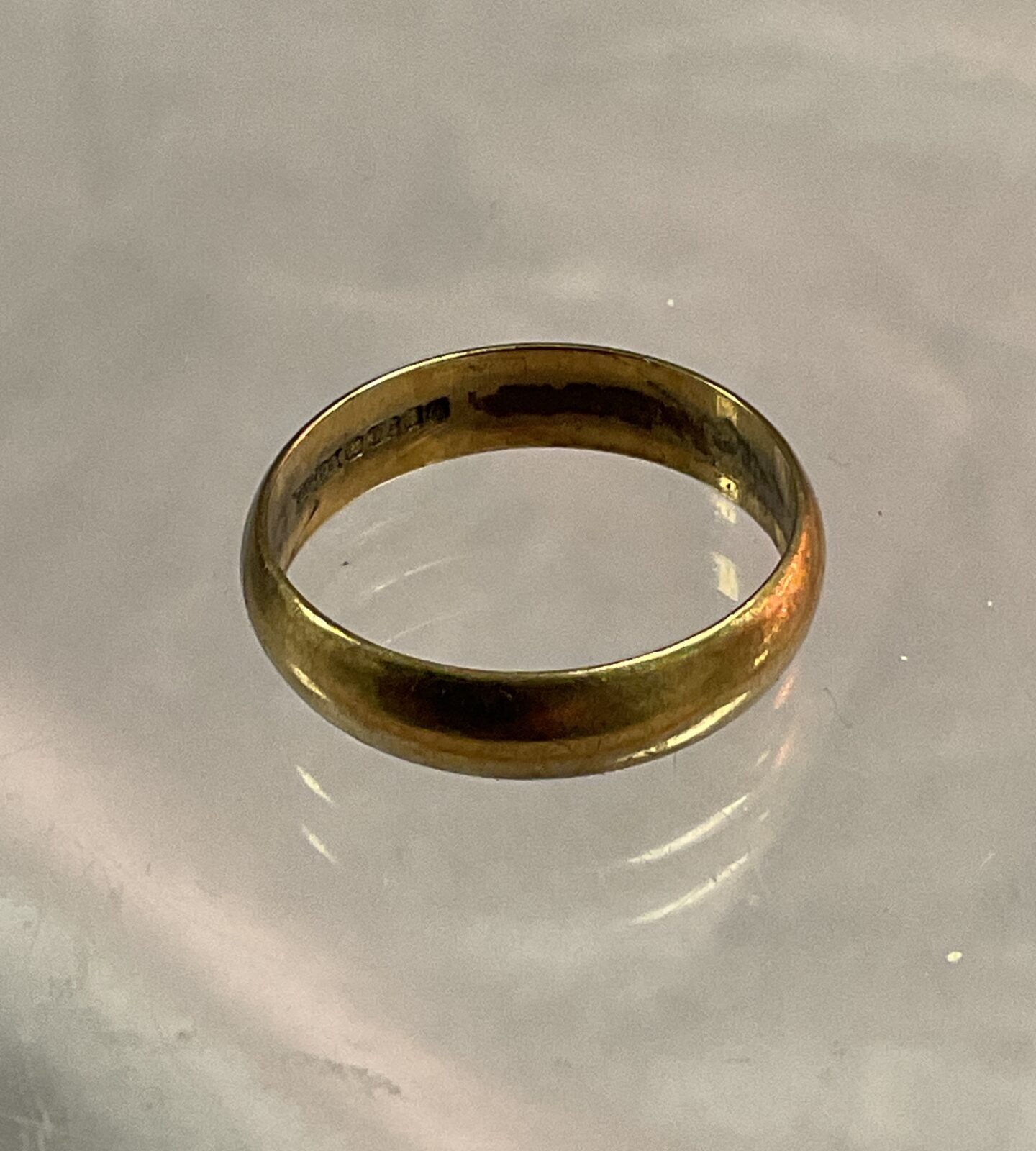 9ct gold band ring 2.87g Size Q