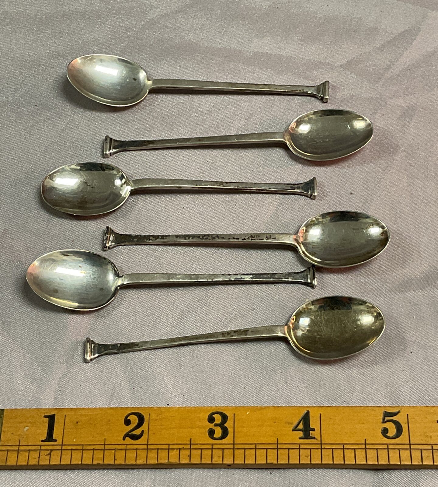 Six hallmarked Sterling silver teaspoons 40g