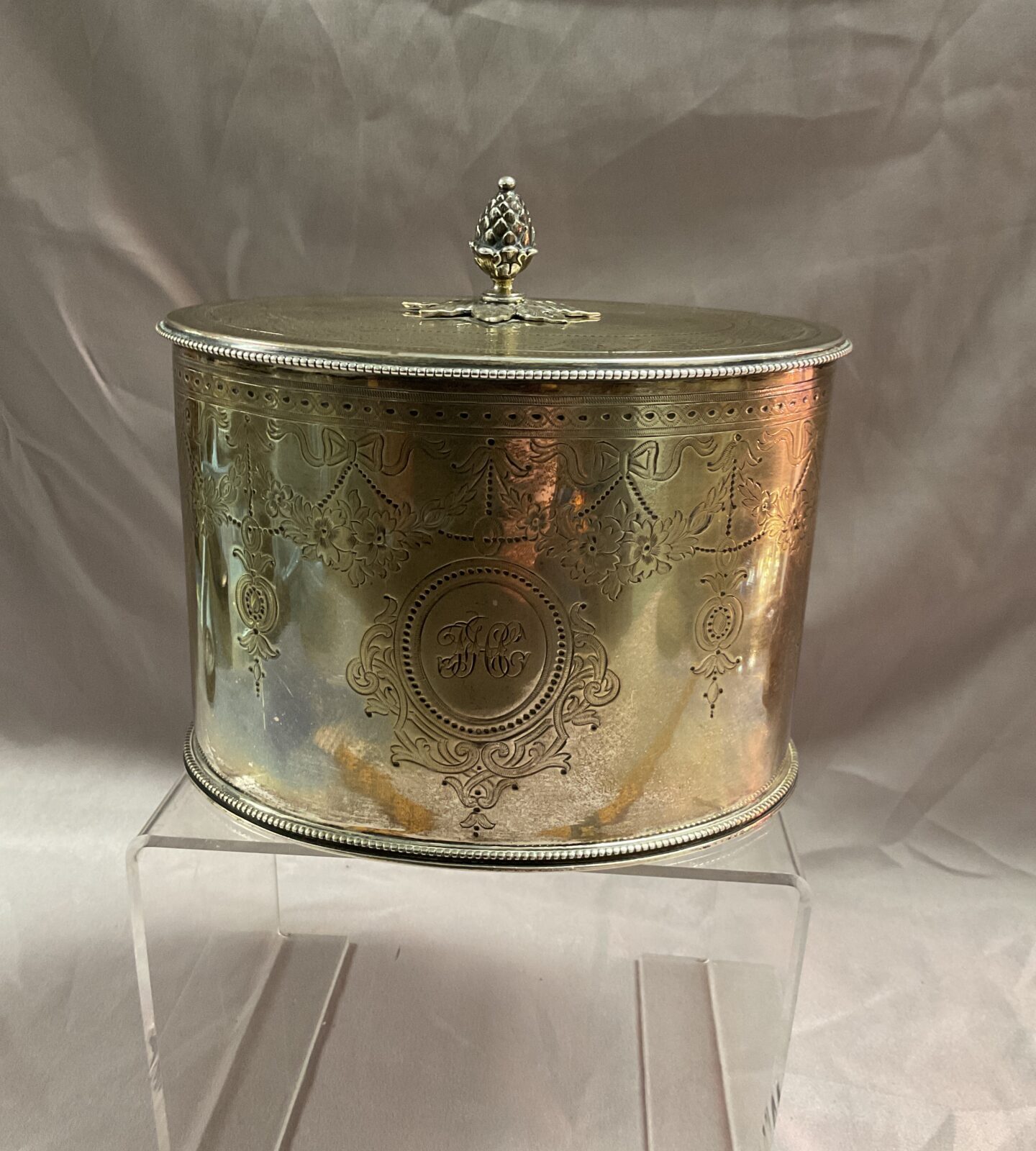 Victorian hallmarked Sterling silver tea caddy 620g