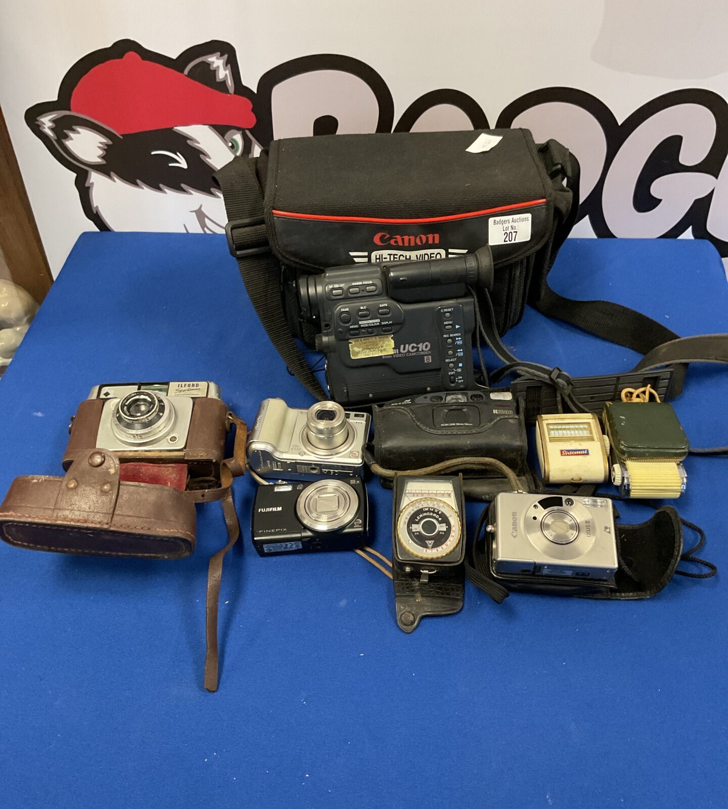 Job lot of cameras including Fujifilm, Canon and ilford