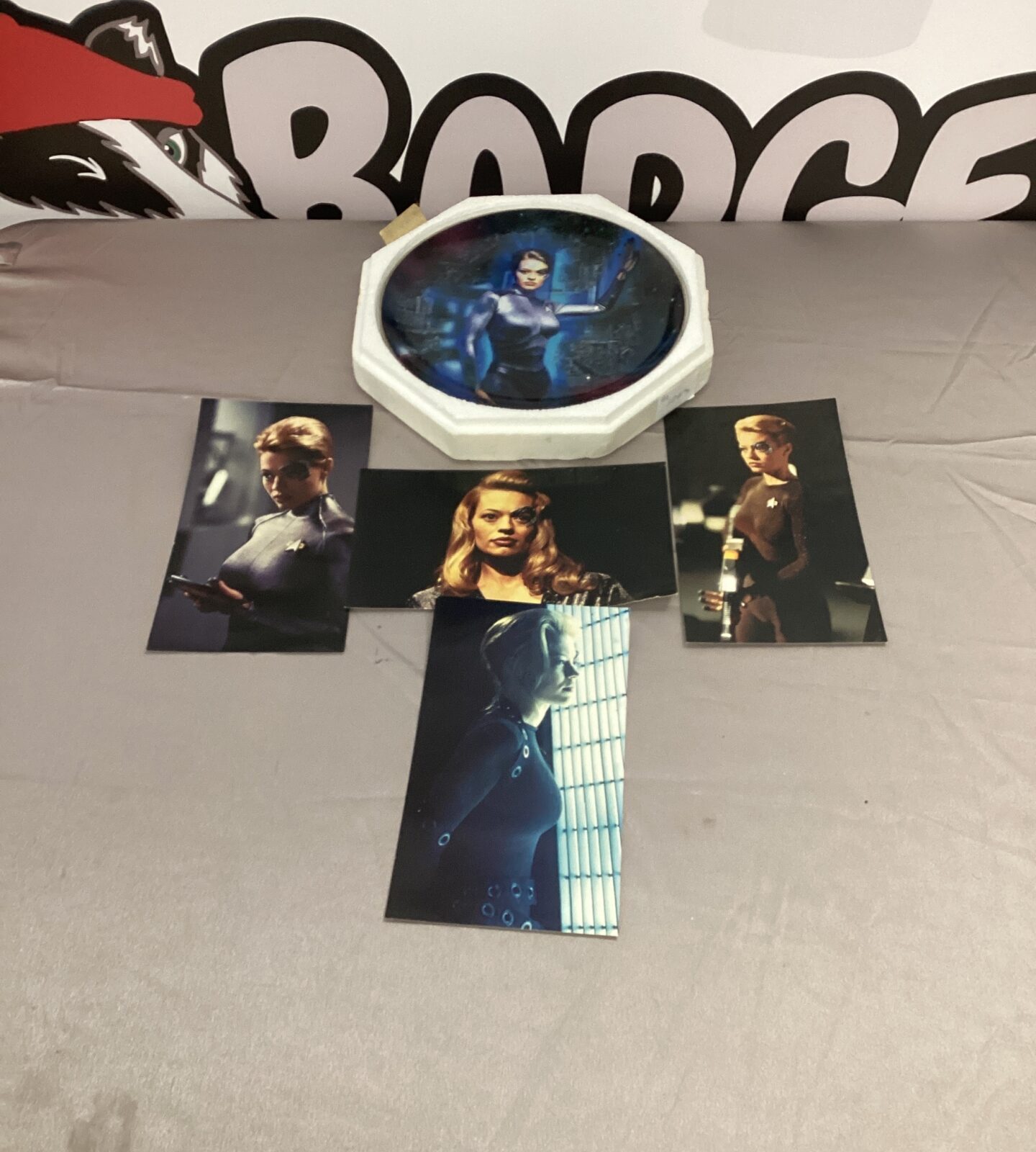 seven of nine star trek platewith four postcards