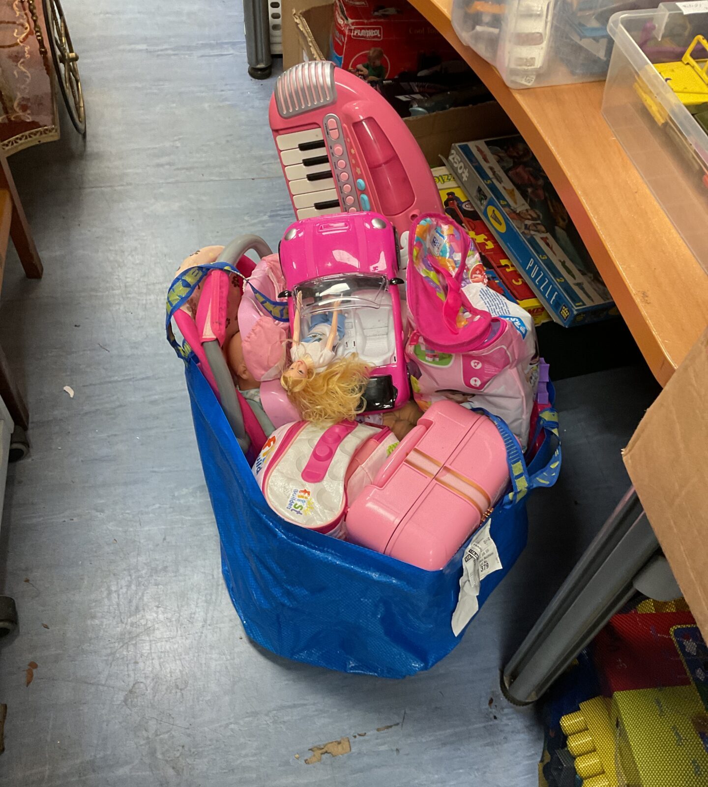 Bag of mixed barbie items