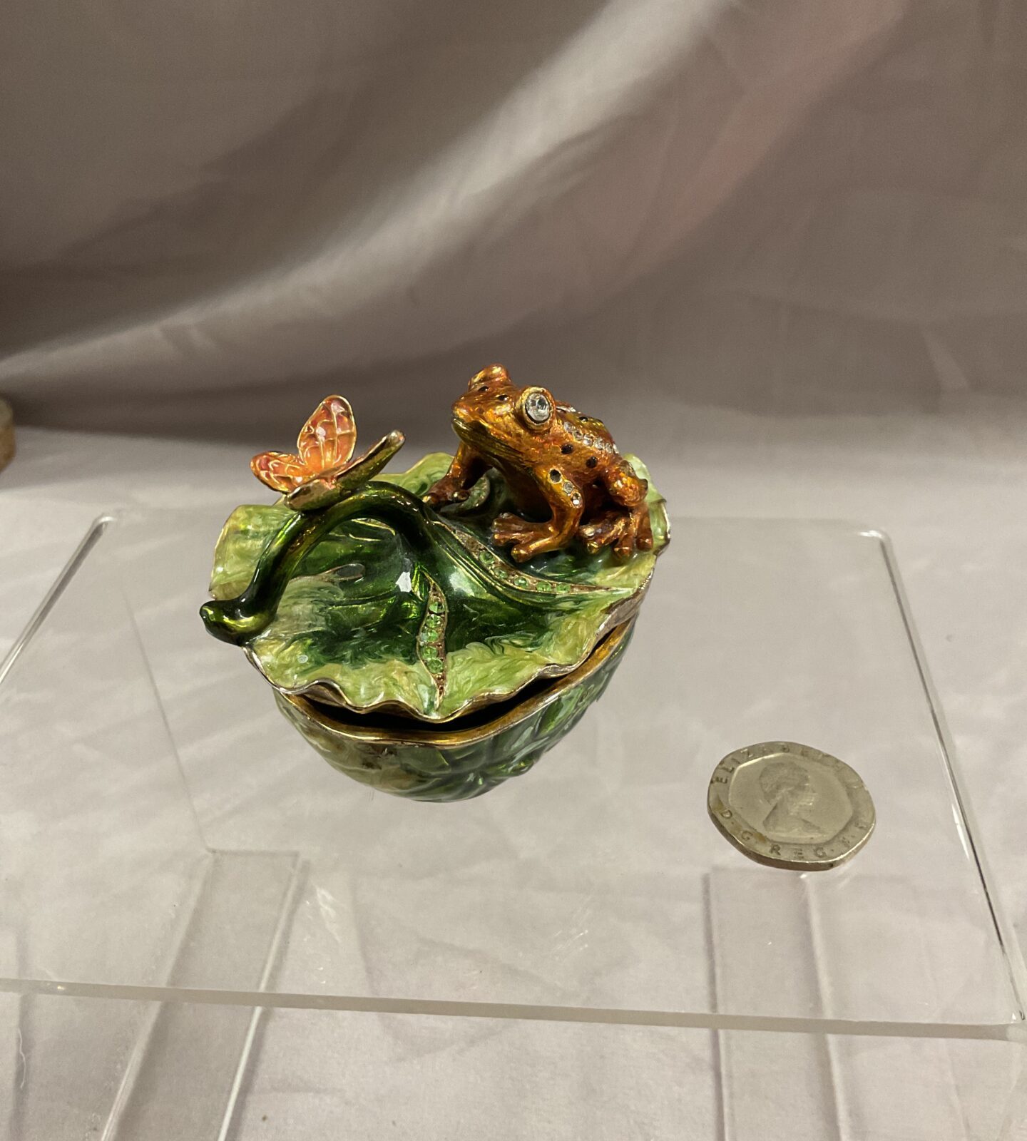 Enamelled frog on lily pad trinket box