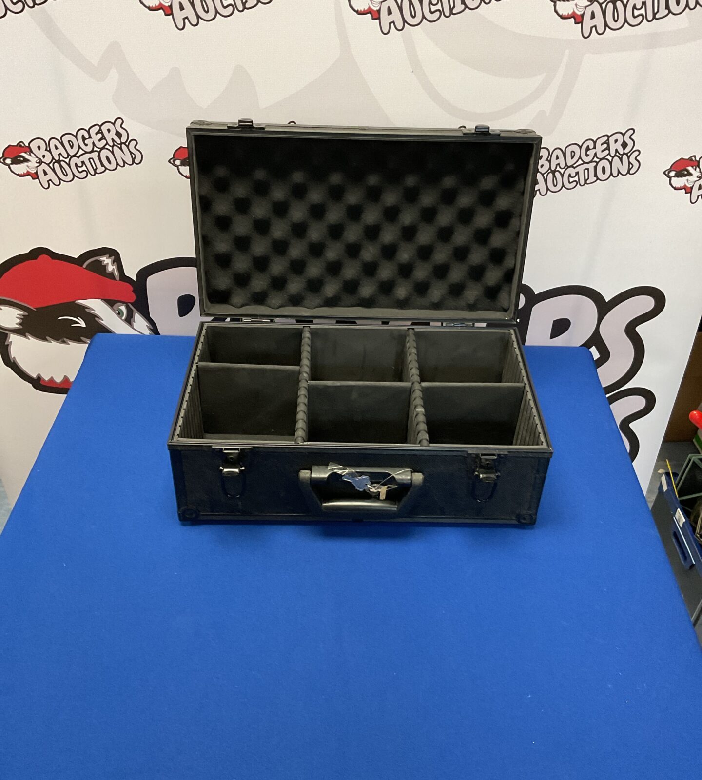 Storage case with keys - Image 2