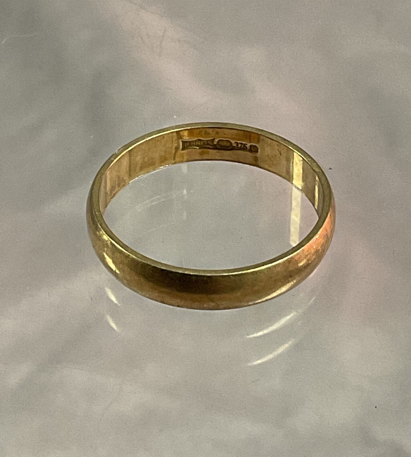 9ct gold band ring 2.15g size O