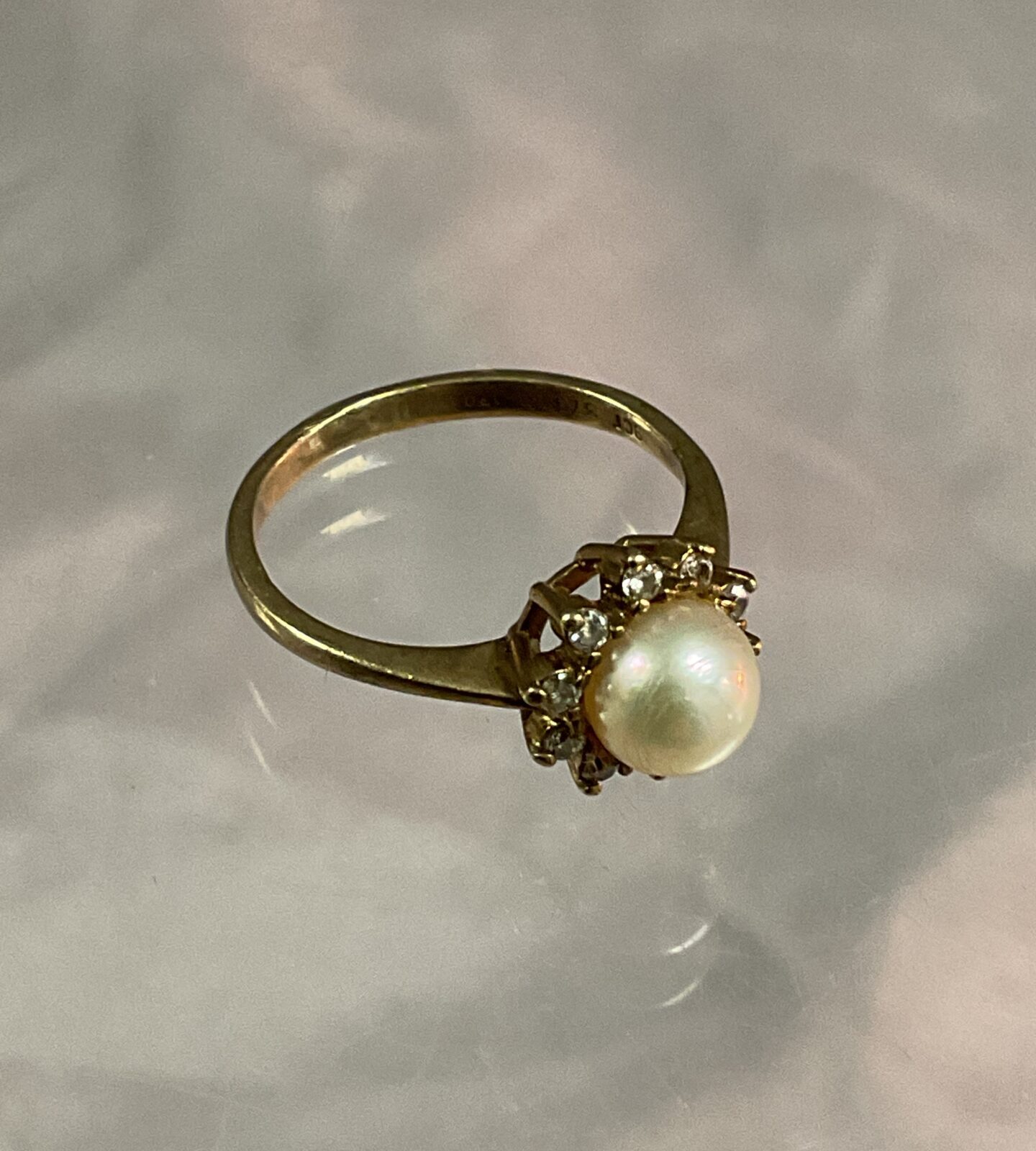 9ct gold pearl and diamond cluster ring 2.12g gross size I