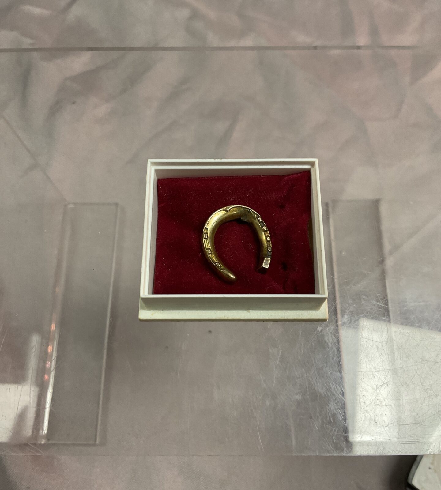 9ct gold horseshoe charm 0.57g