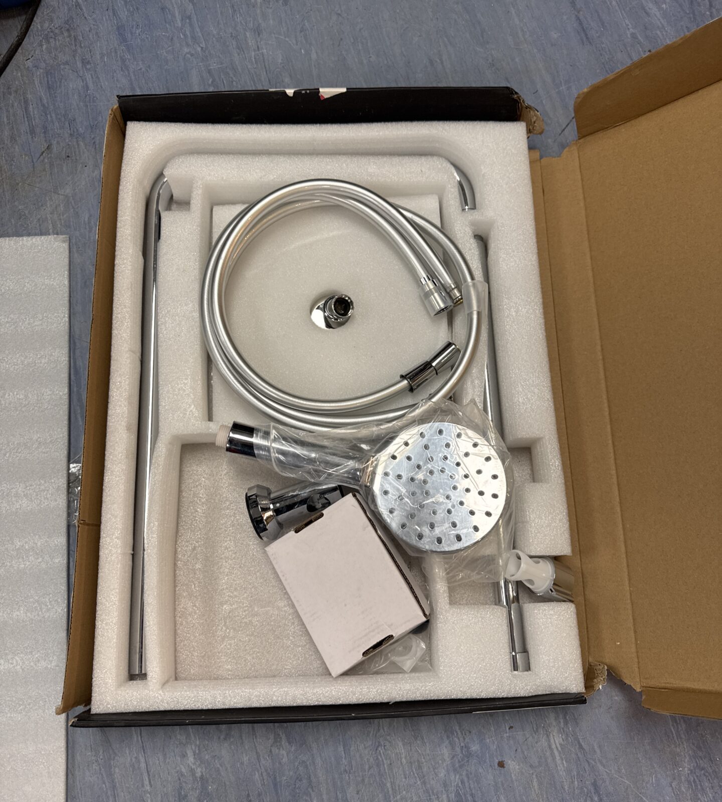 Grifema g7005 shower rail kit - appears new