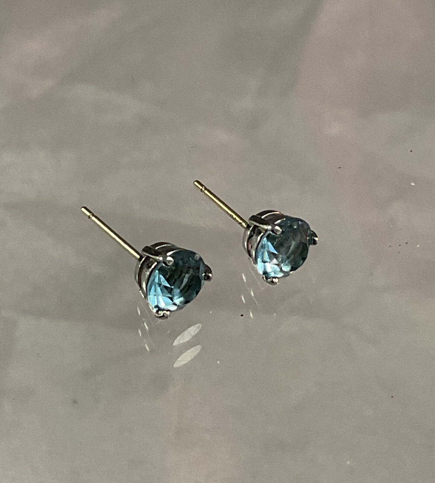 blue stone 14ct white gold earrings with no backs