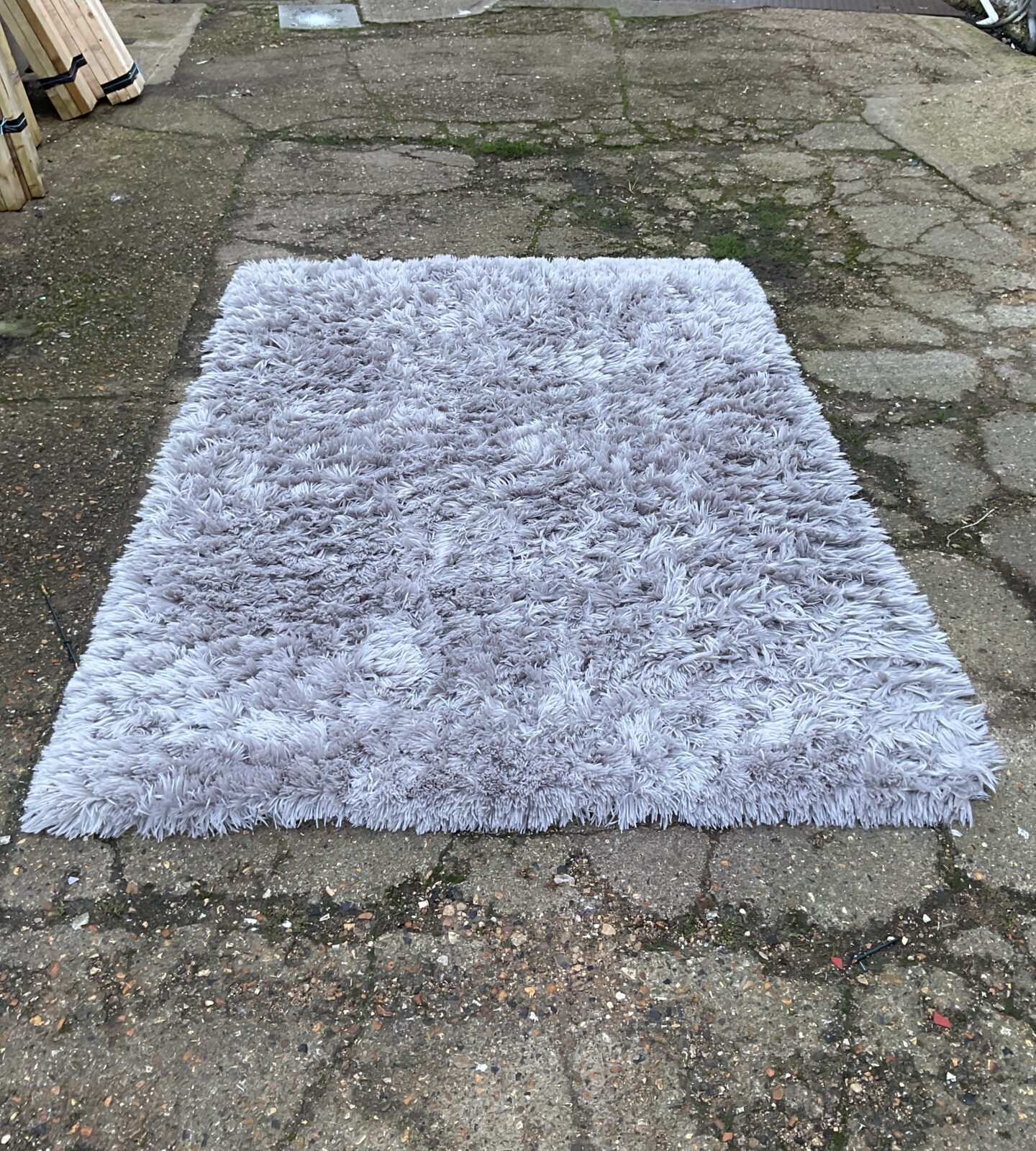 8 x 5.5 foot light gray fleece rug