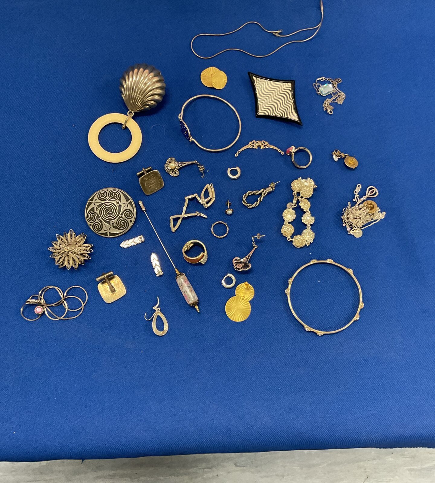 Mixed costume jewellery inc silver