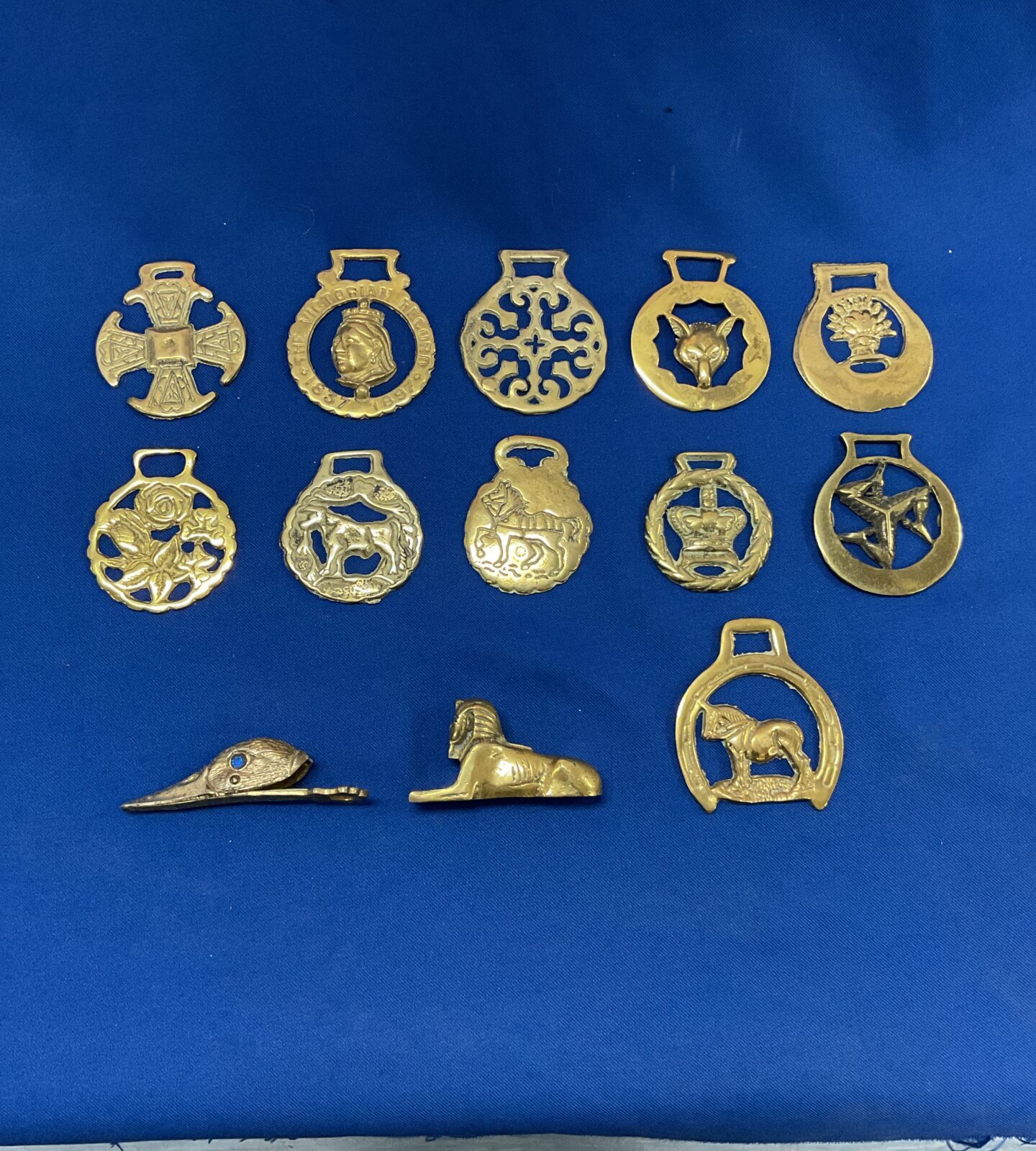 Large collection of vintage horse brasses