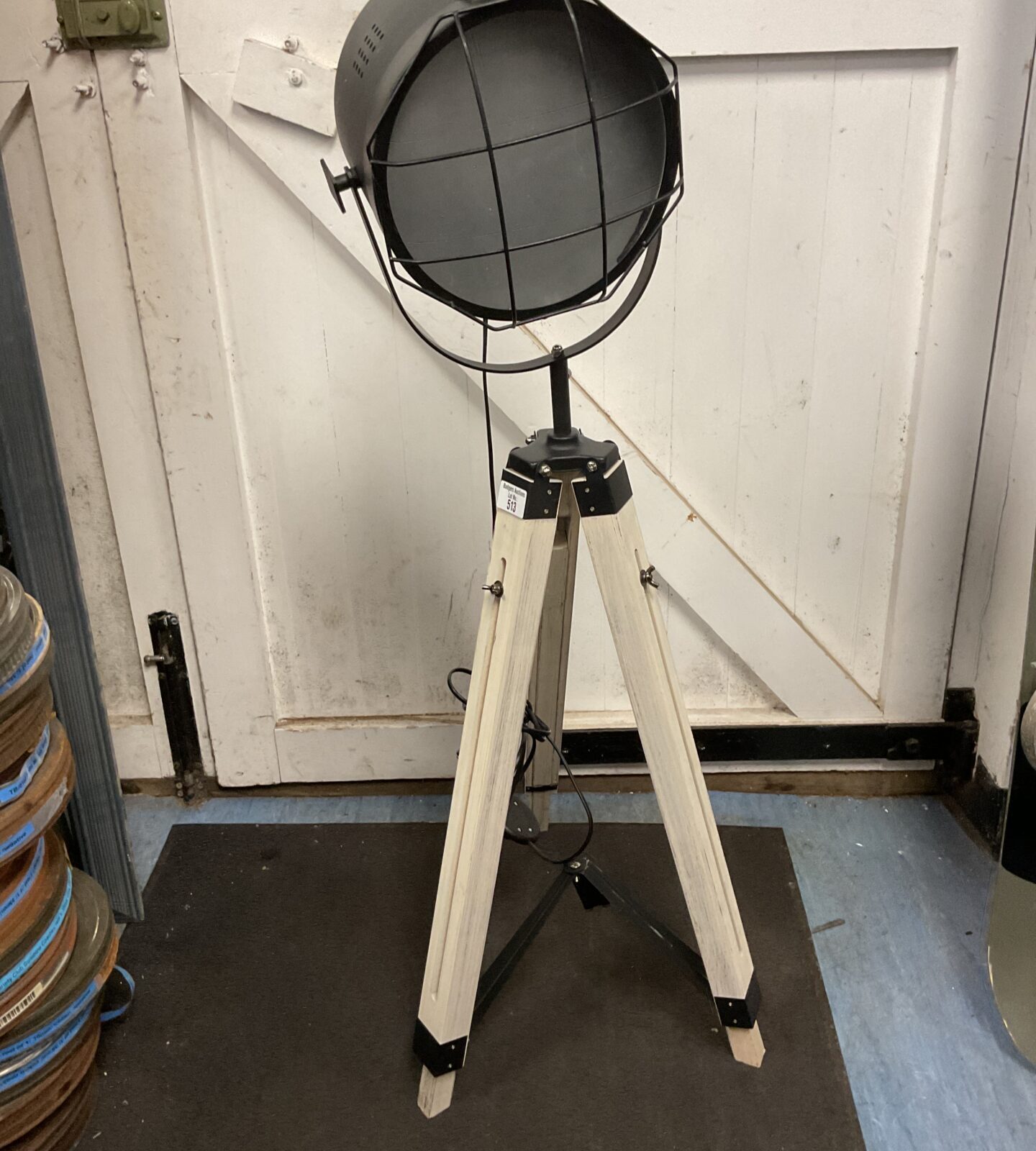 Film set style side light on tripod (missing bolts for tripod)