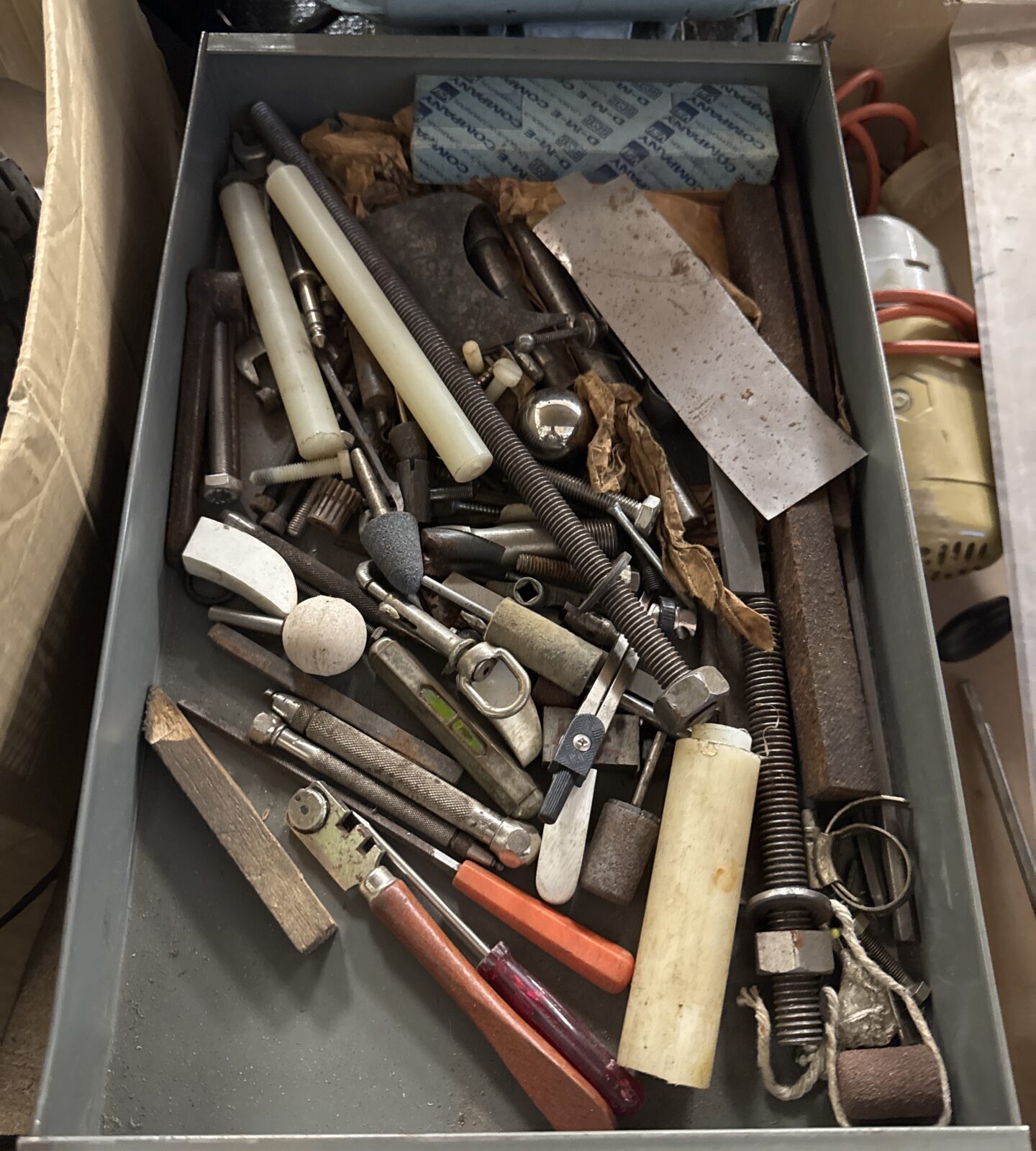 Five metal drawers with contents inc vernier gauges - Image 3