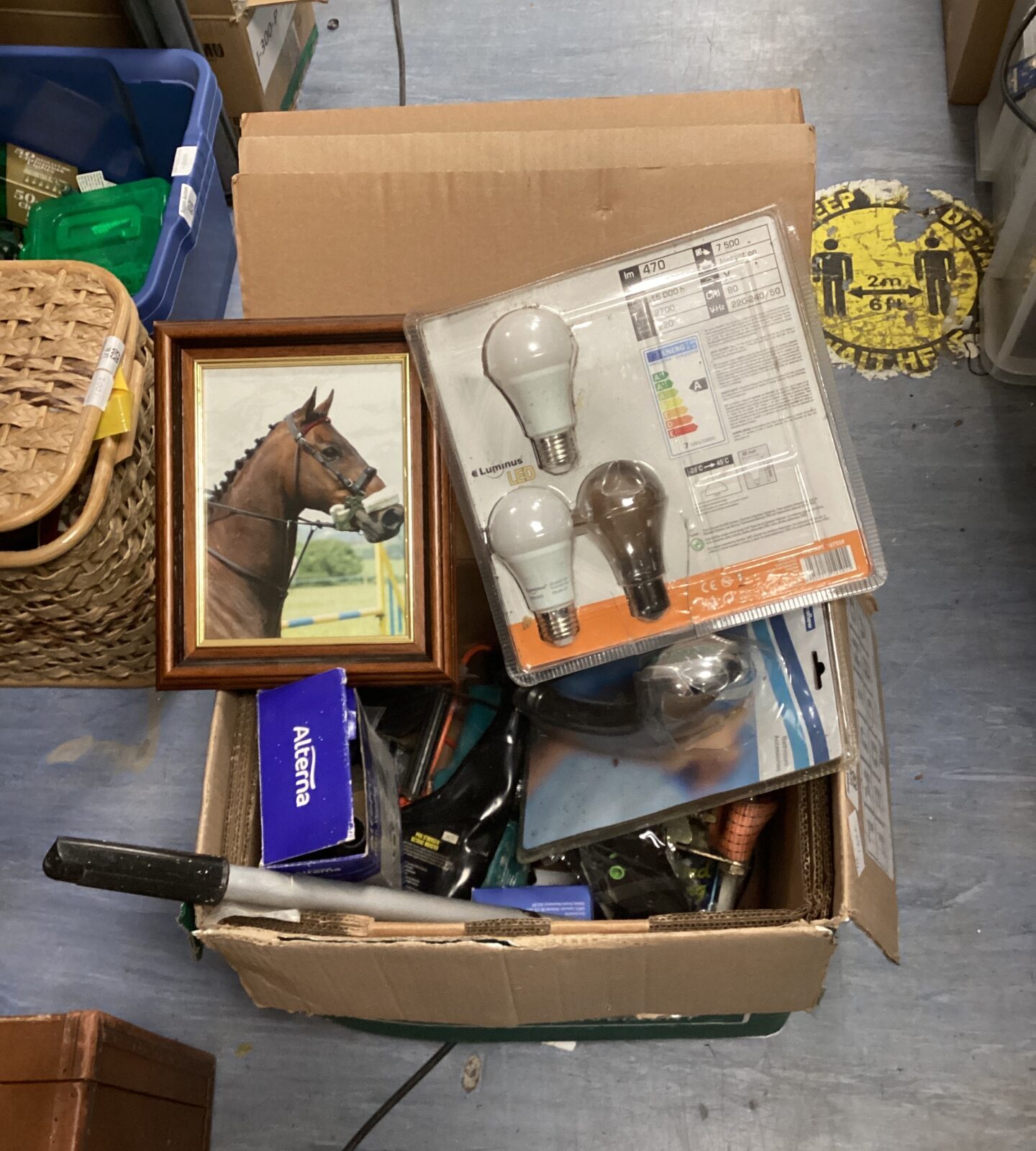 box of mixed shed clearance items Inc light bulbs, electric drill & new shower head