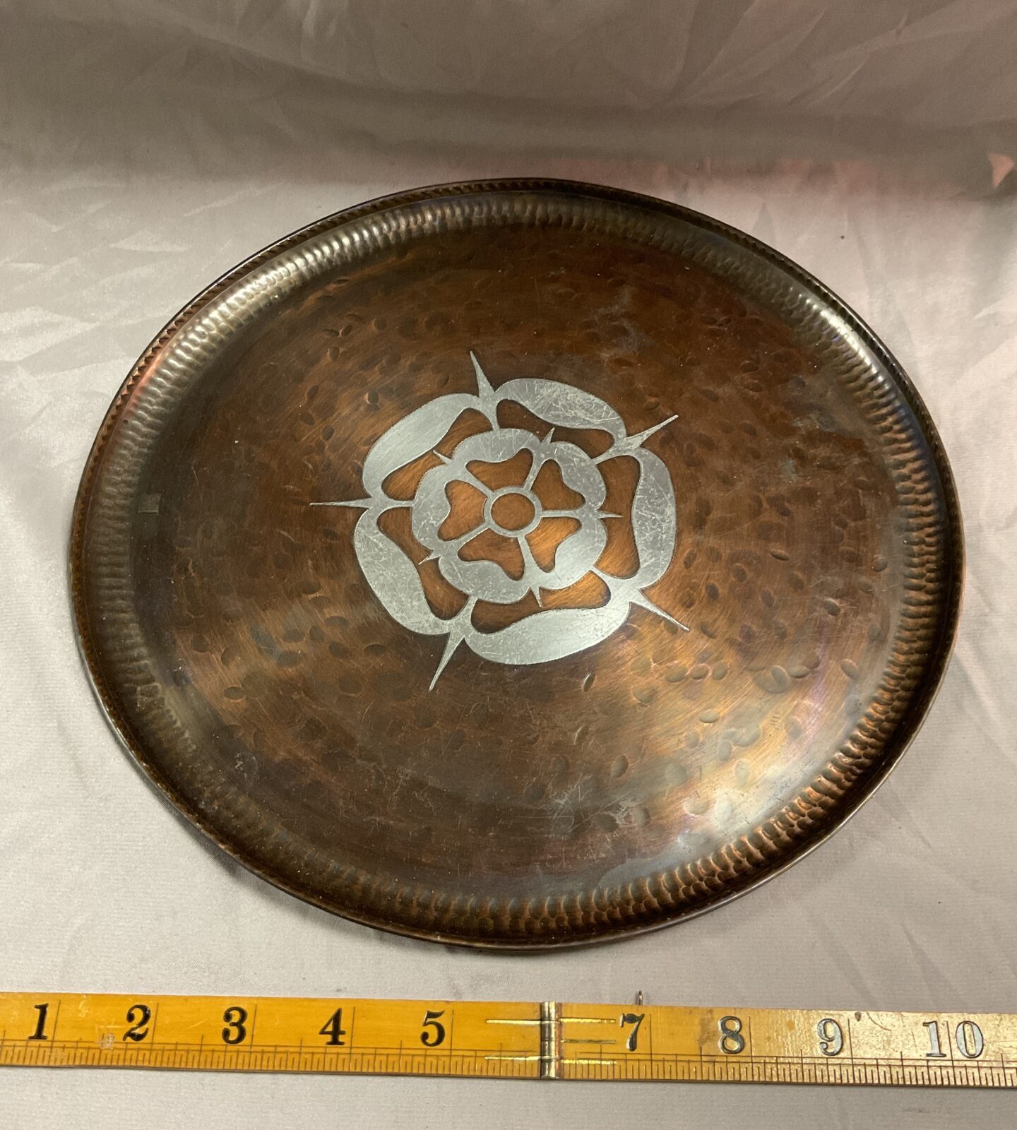 hugh wallis round copper tray 1930/40 pewter inlaid rosevwith chevron border