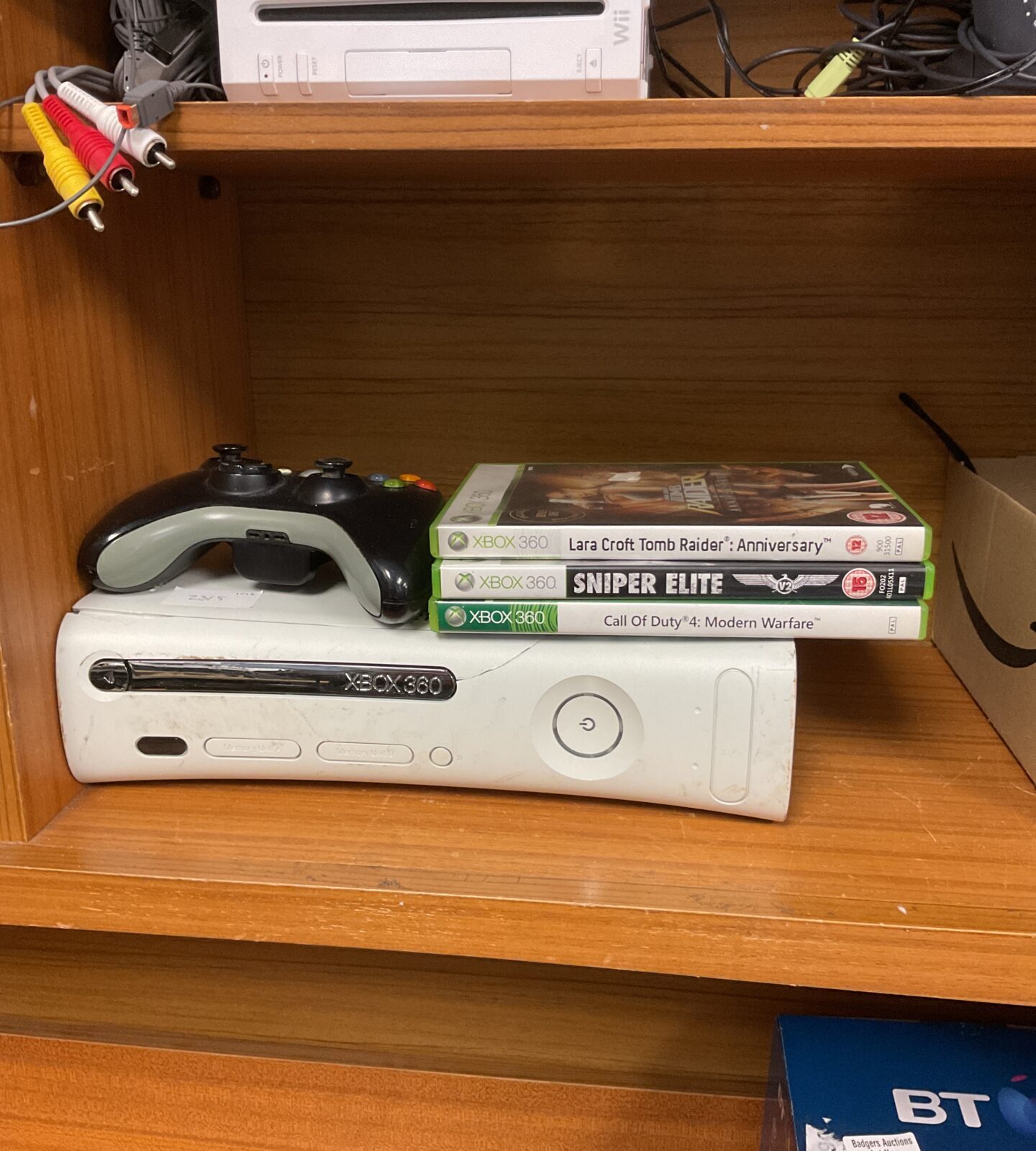 Microsoft xbox 360 with controller and 3 games (no cables for console)