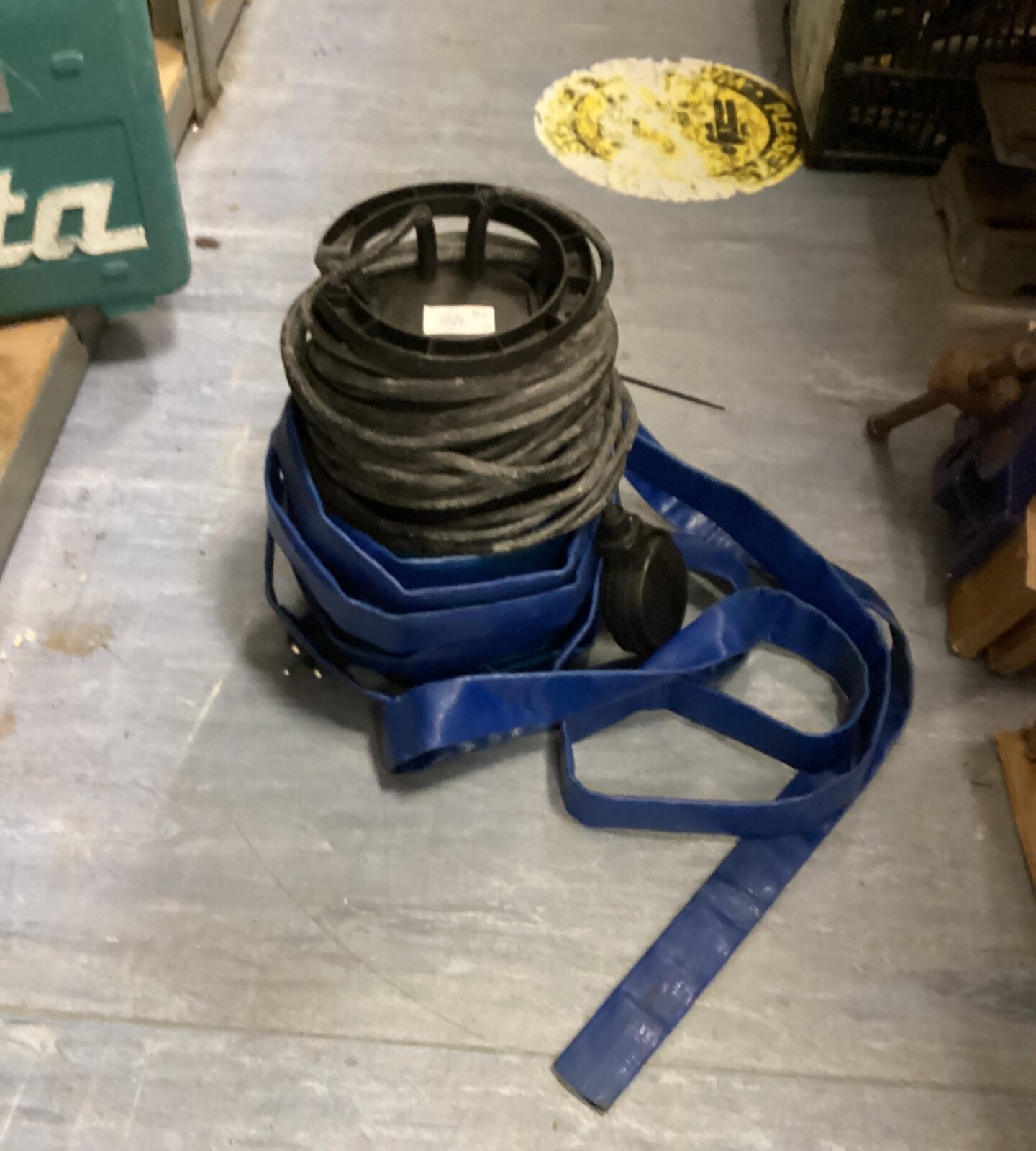 Electric water pump with hose