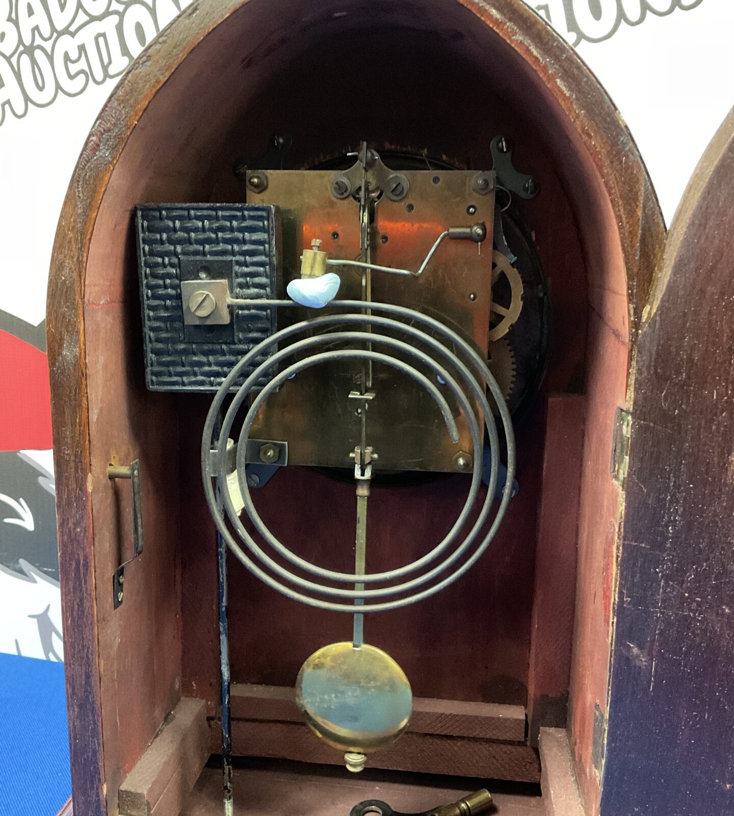 Edwardian mahogany mantle clock with key & pendulum - Image 2