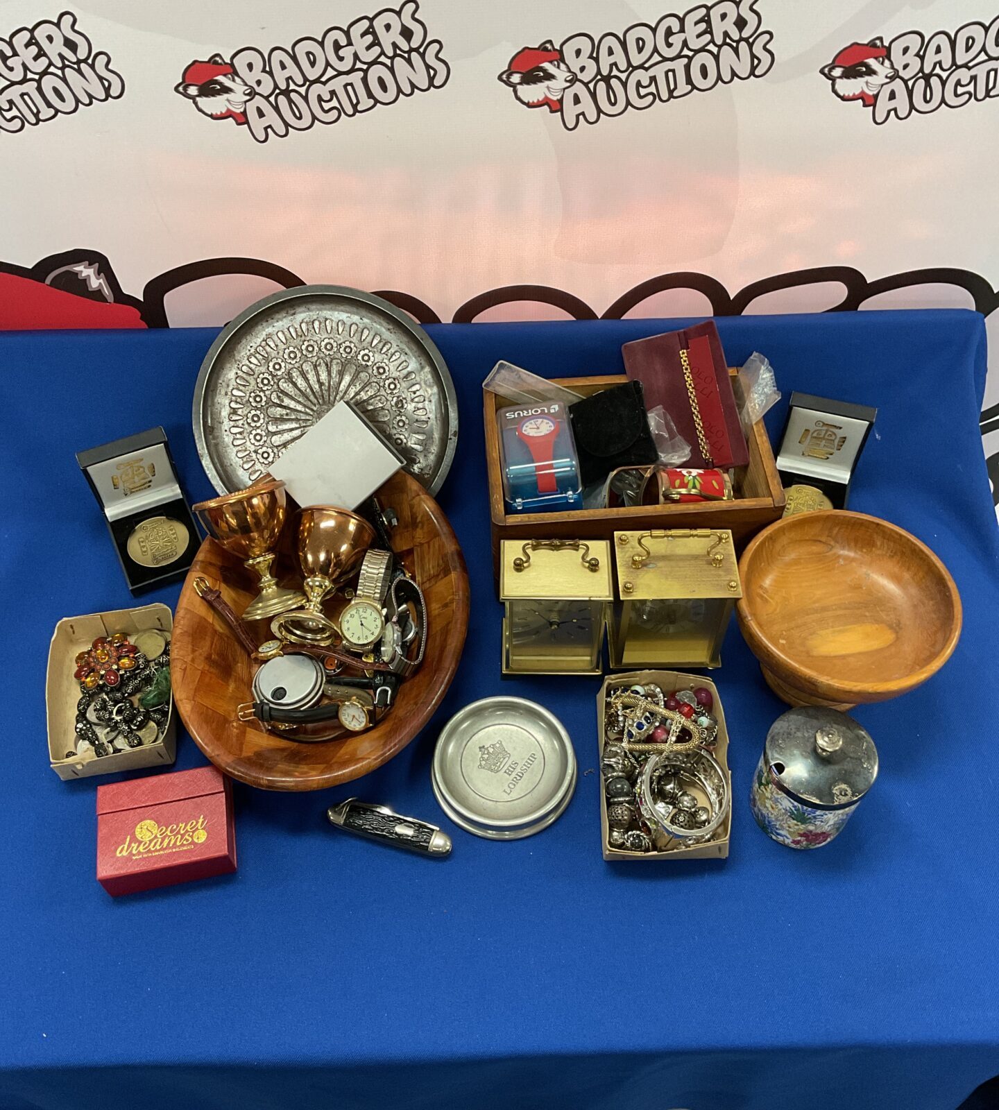 Tray of mixed curios including watches & jewellery