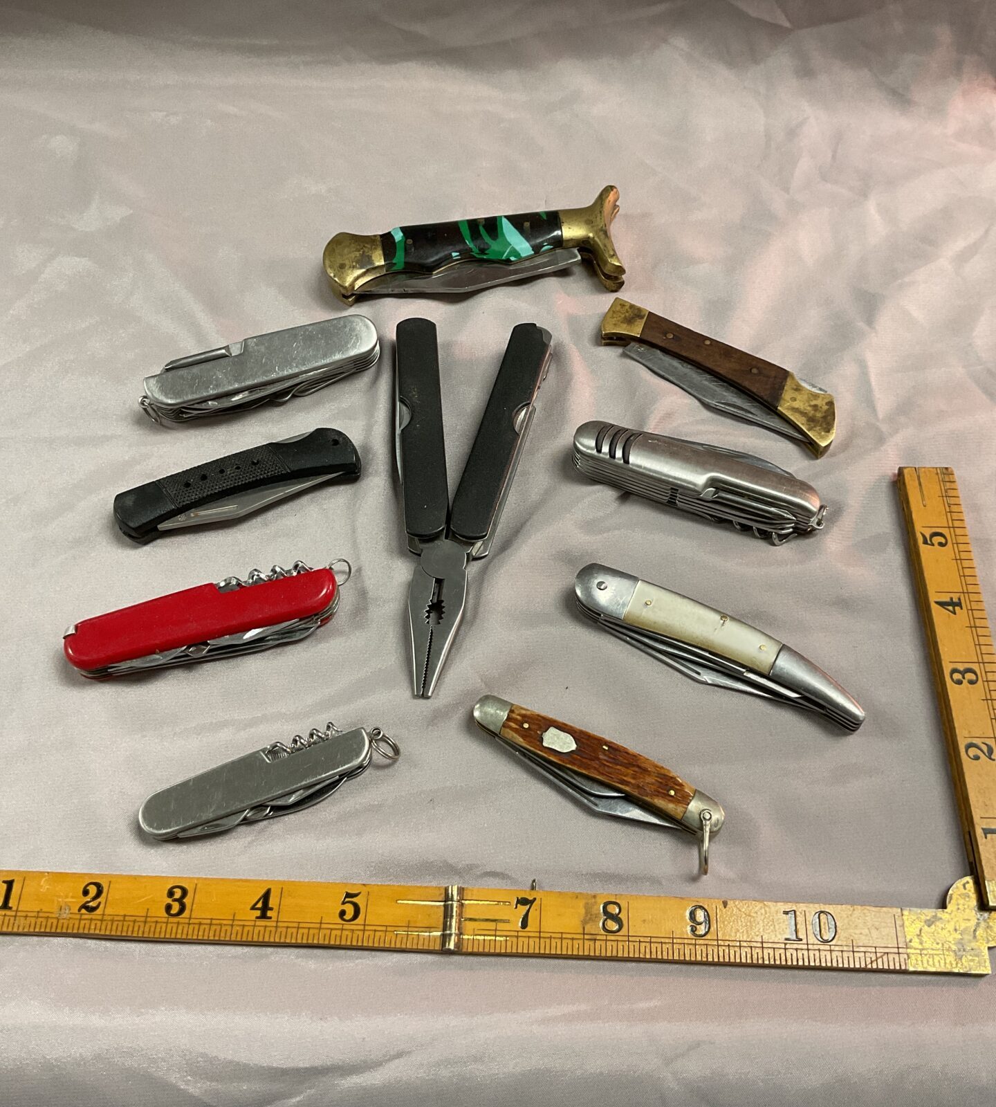 Collection of assorted pocket knives