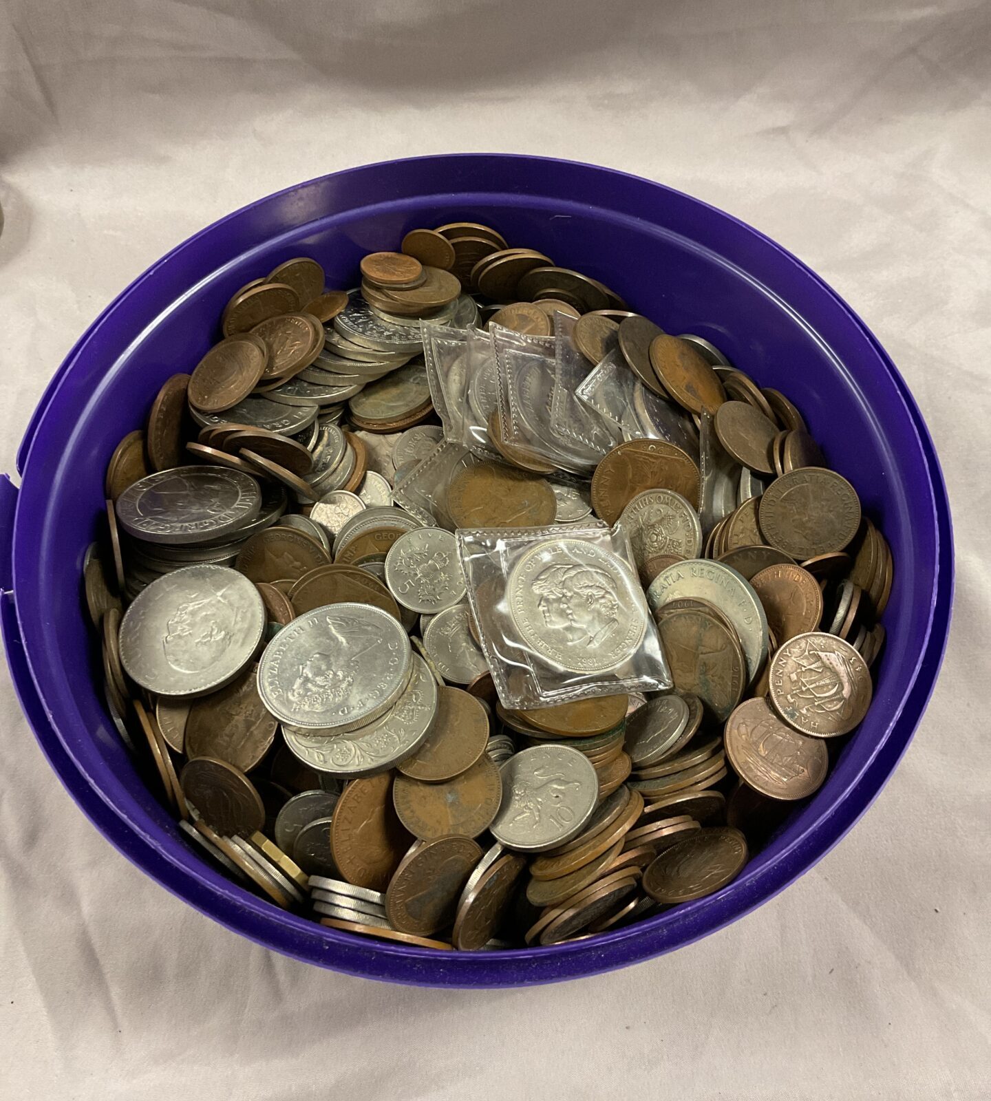 Large tub of assorted coins