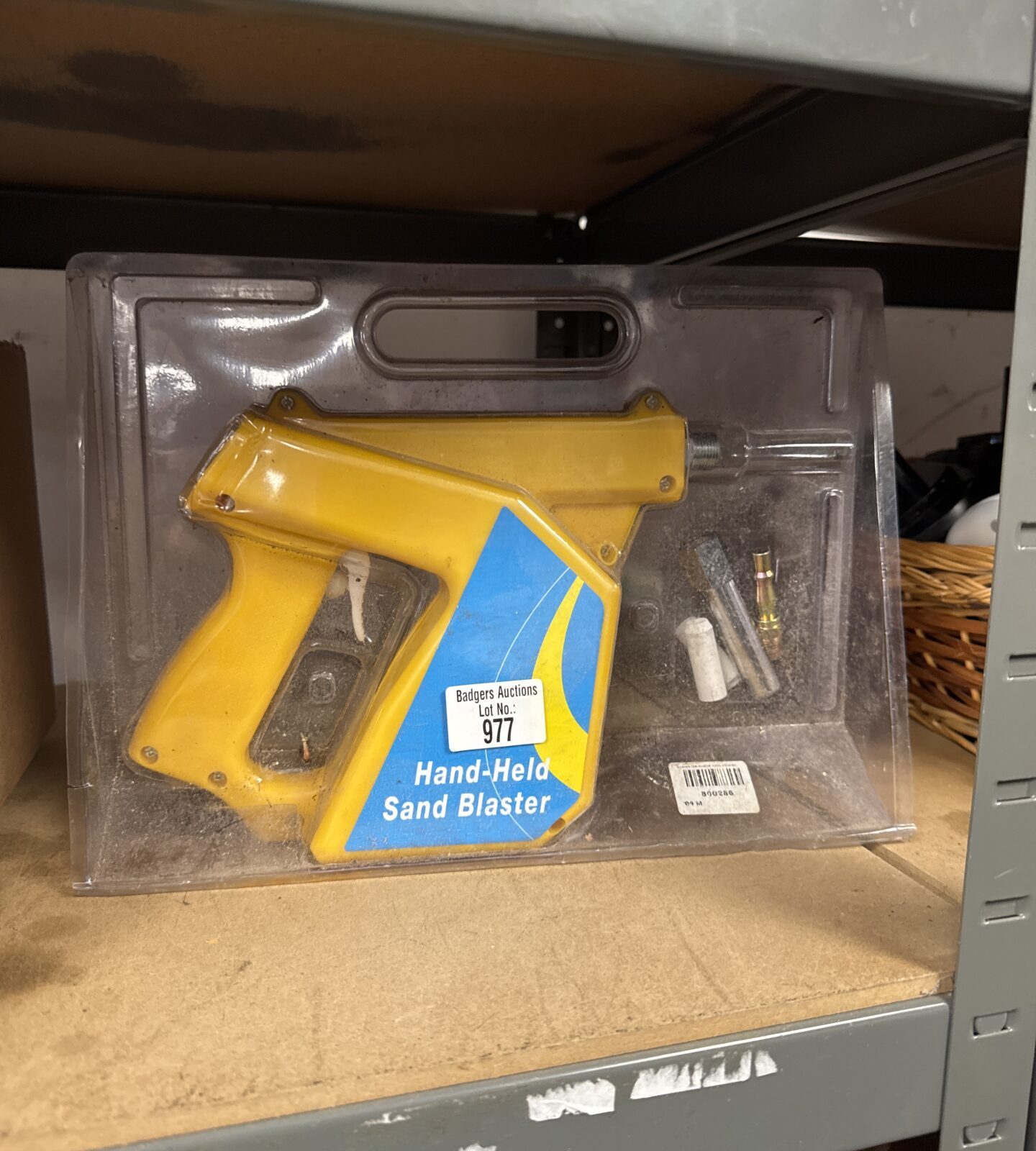 Handheld sand blaster gun