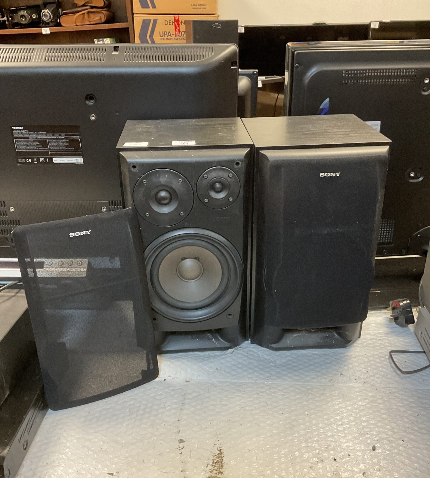 Pair of sony ss-ex75 speakers