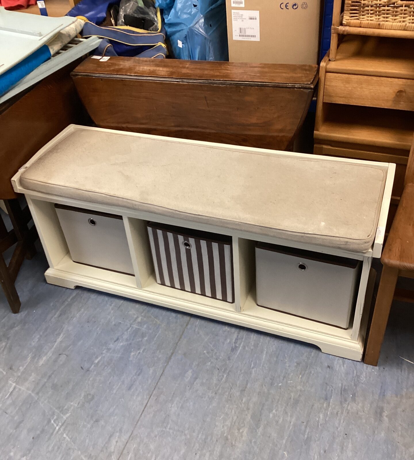 Seated bench storage unit with fabric storage boxes