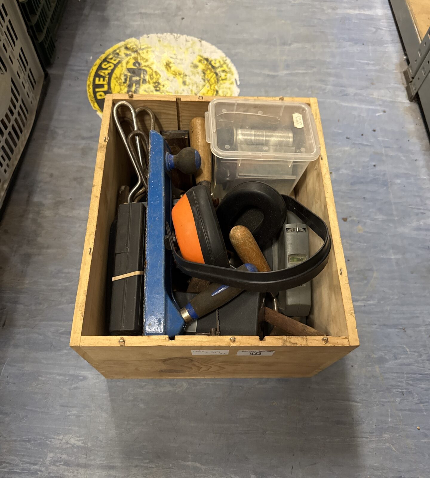 Box of shed clearance items inc junior hacksaws & others