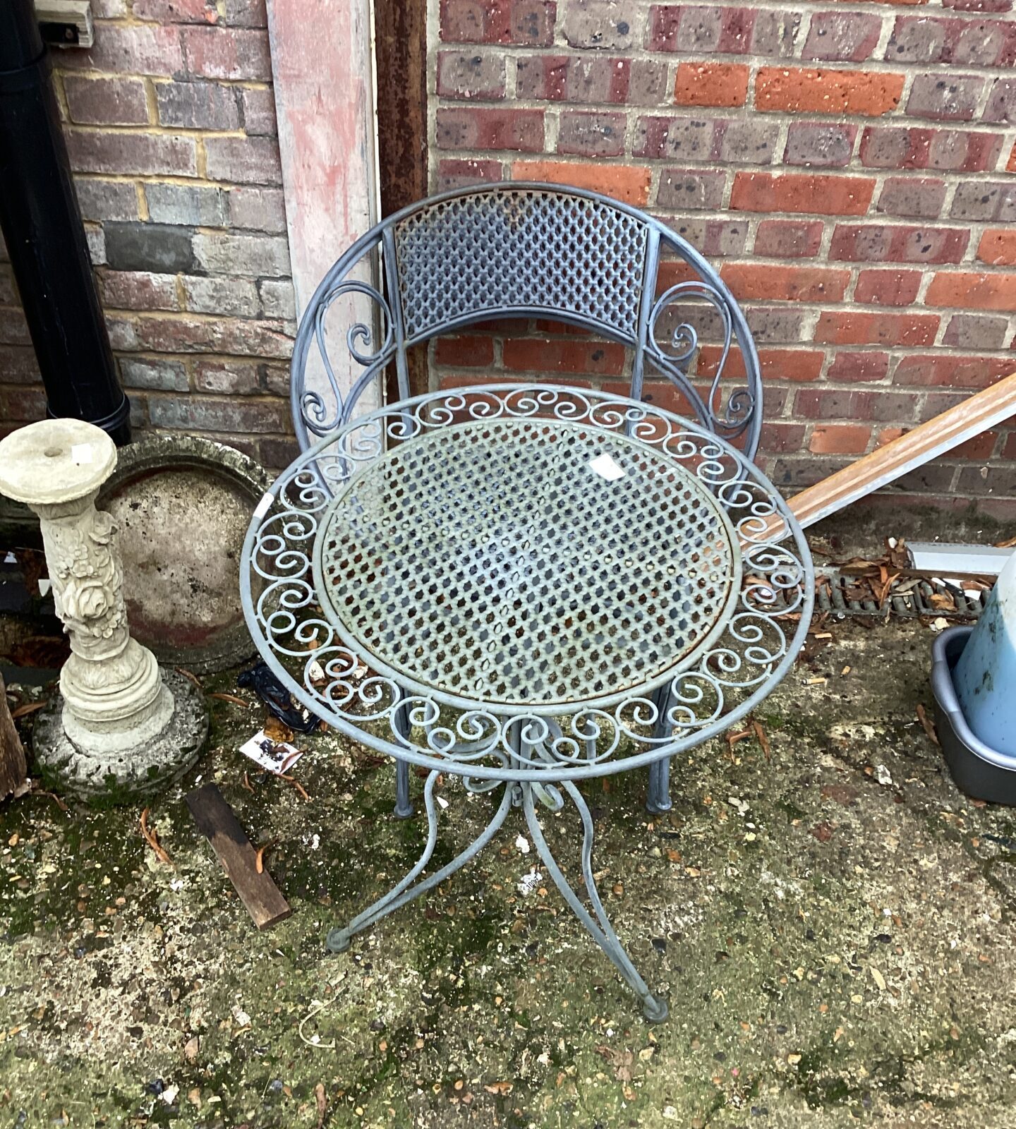 Metal Garden Table and 2 chairs