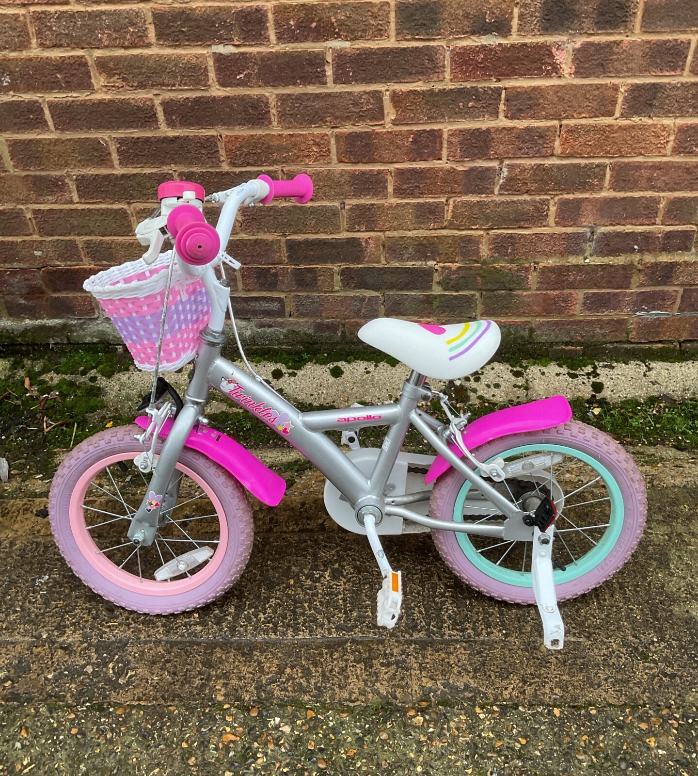 Apollo twinkles childs bike