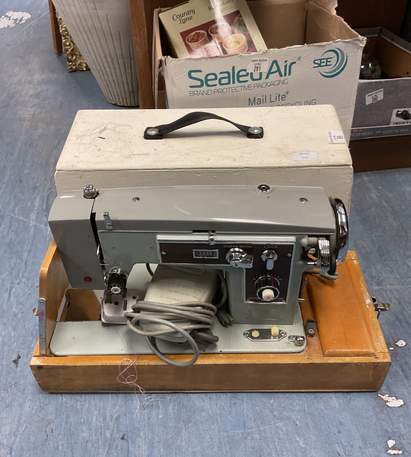 Acadex electric sewing machine