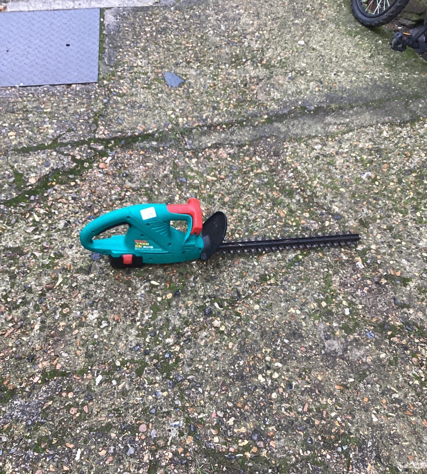 Bosch battery hedge cutter no charger